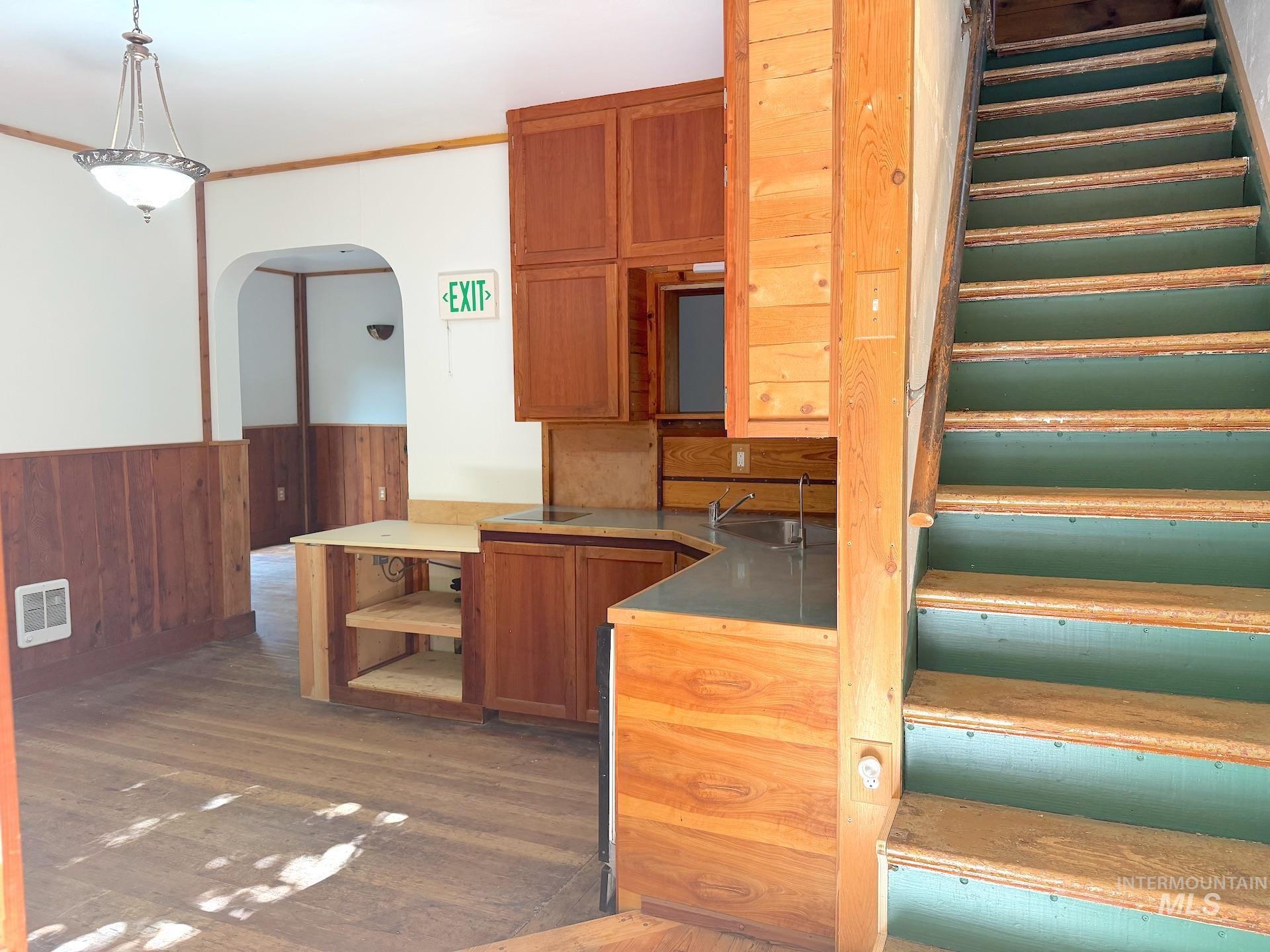 219 N Washington, Moscow, Idaho 83843, 4 Bedrooms, 2 Bathrooms, Residential For Sale, Price $430,000,MLS 98992335