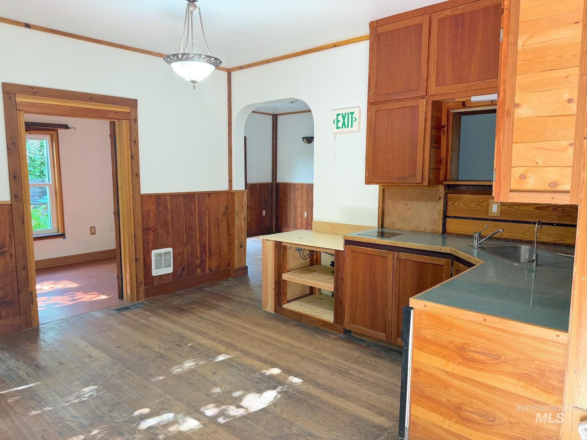 219 N Washington, Moscow, Idaho 83843, 4 Bedrooms, 2 Bathrooms, Residential For Sale, Price $430,000,MLS 98992335