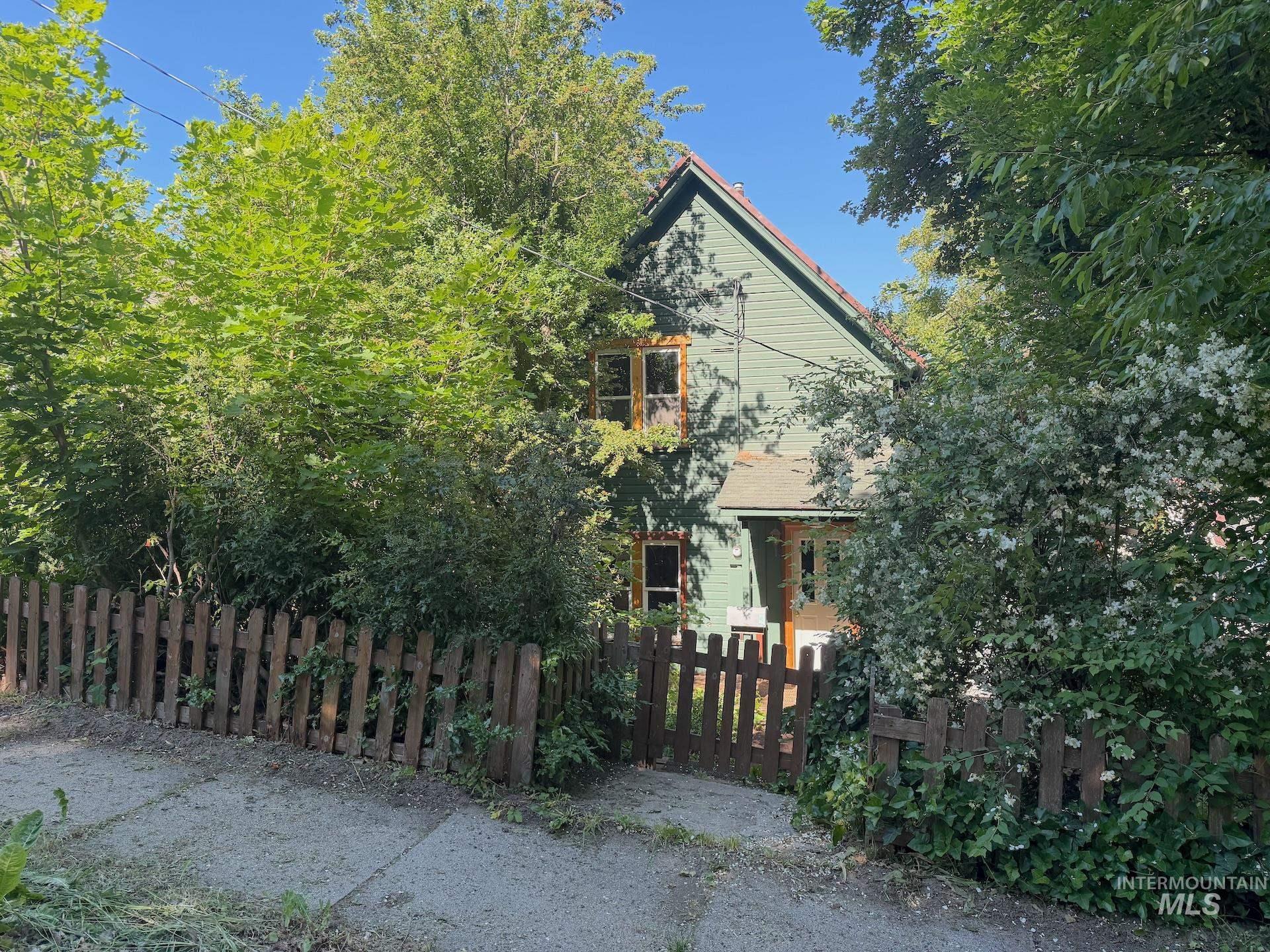 219 N Washington, Moscow, Idaho 83843, 4 Bedrooms, 2 Bathrooms, Residential For Sale, Price $430,000,MLS 98992335