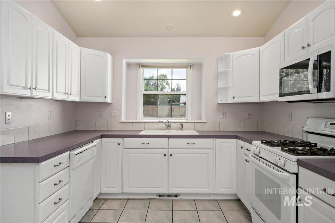 2687 E Alpomado St, Eagle, Idaho 83616, 3 Bedrooms, 2 Bathrooms, Residential For Sale, Price $515,000,MLS 98992338