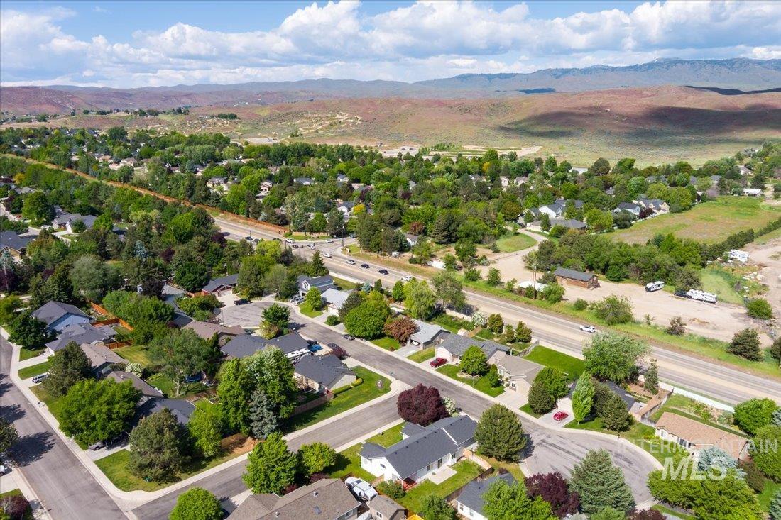 2687 E Alpomado St, Eagle, Idaho 83616, 3 Bedrooms, 2 Bathrooms, Residential For Sale, Price $515,000,MLS 98992338