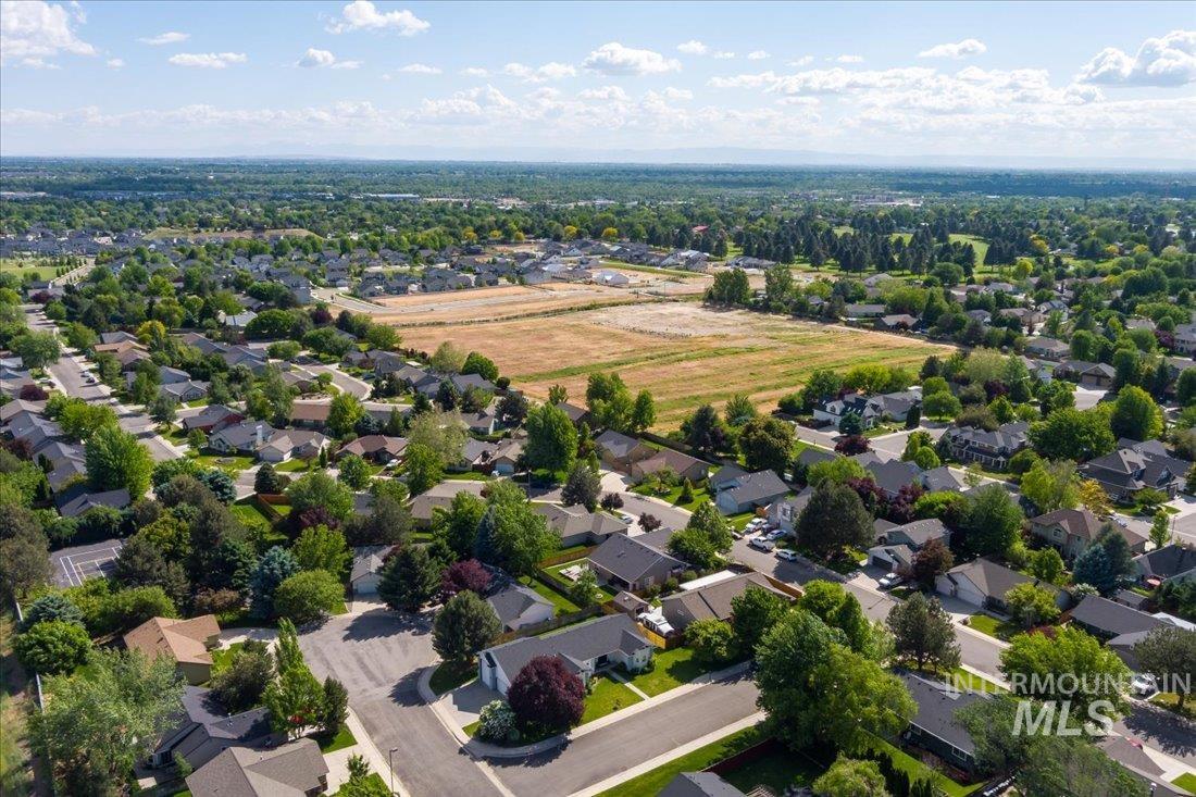 2687 E Alpomado St, Eagle, Idaho 83616, 3 Bedrooms, 2 Bathrooms, Residential For Sale, Price $515,000,MLS 98992338