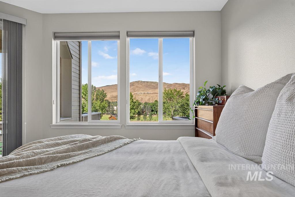 5158 S Surprise Way, Boise, Idaho 83716, 2 Bedrooms, 2 Bathrooms, Residential For Sale, Price $479,900,MLS 98992339
