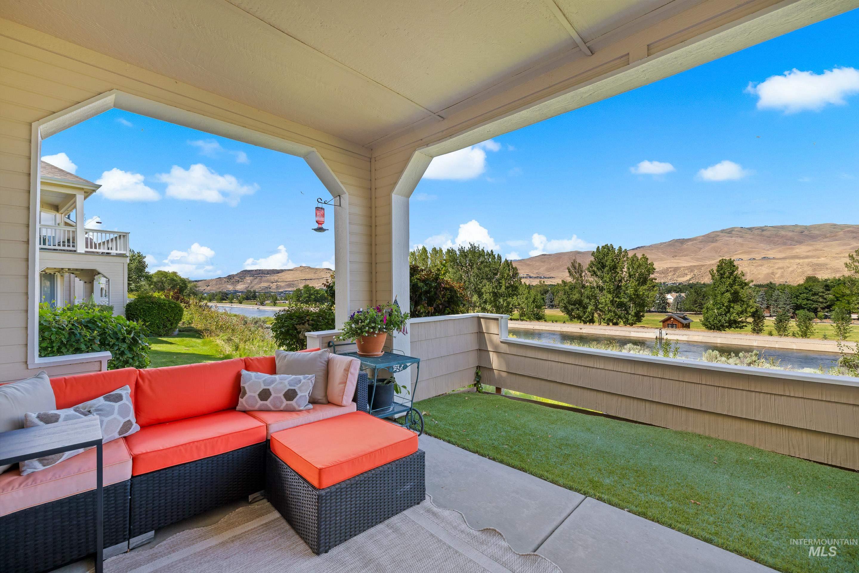 5158 S Surprise Way, Boise, Idaho 83716, 2 Bedrooms, 2 Bathrooms, Residential For Sale, Price $479,900,MLS 98992339