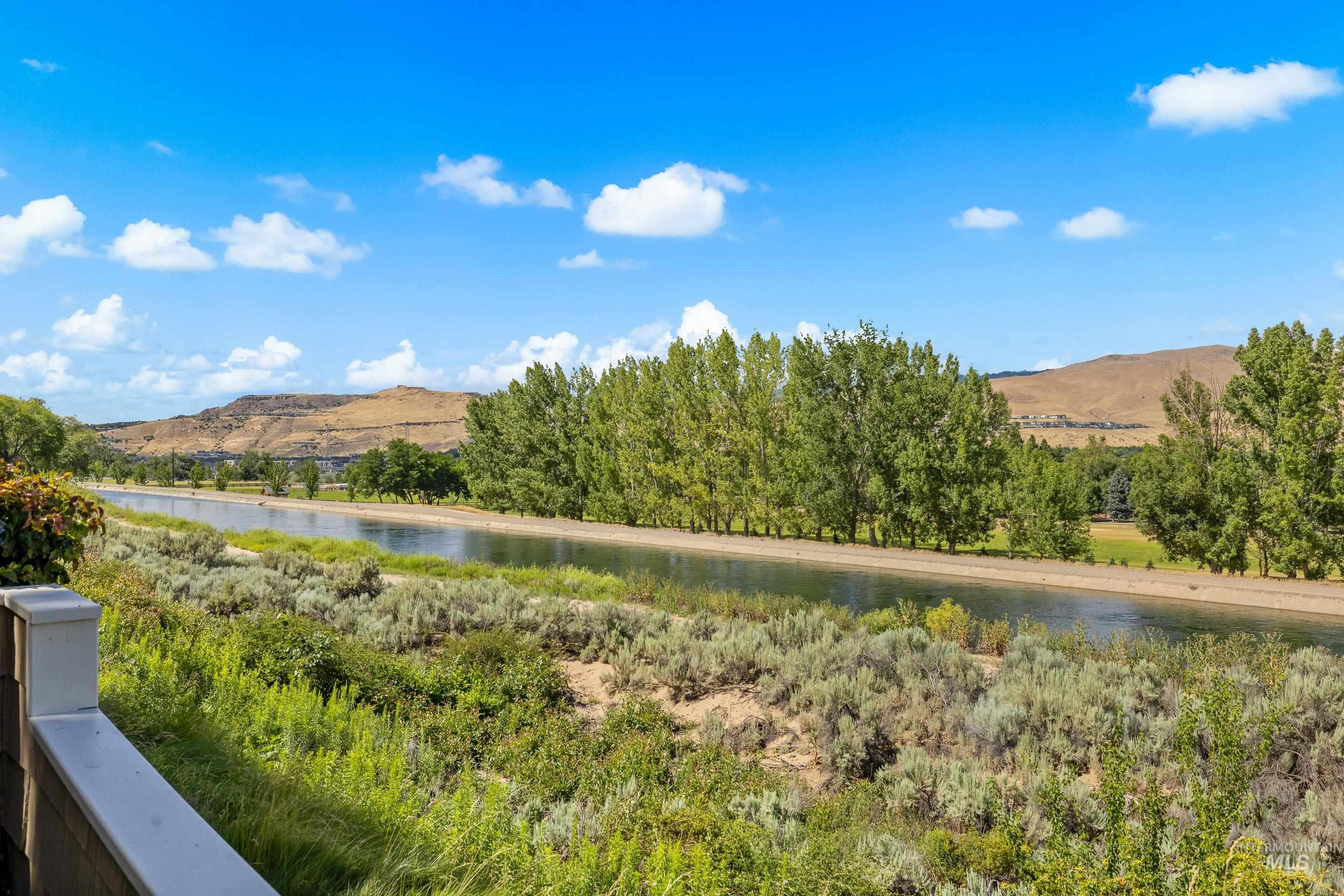 5158 S Surprise Way, Boise, Idaho 83716, 2 Bedrooms, 2 Bathrooms, Residential For Sale, Price $479,900,MLS 98992339