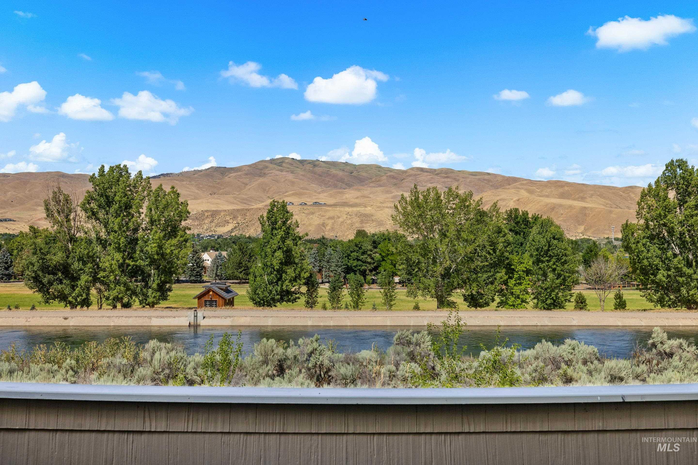 5158 S Surprise Way, Boise, Idaho 83716, 2 Bedrooms, 2 Bathrooms, Residential For Sale, Price $479,900,MLS 98992339