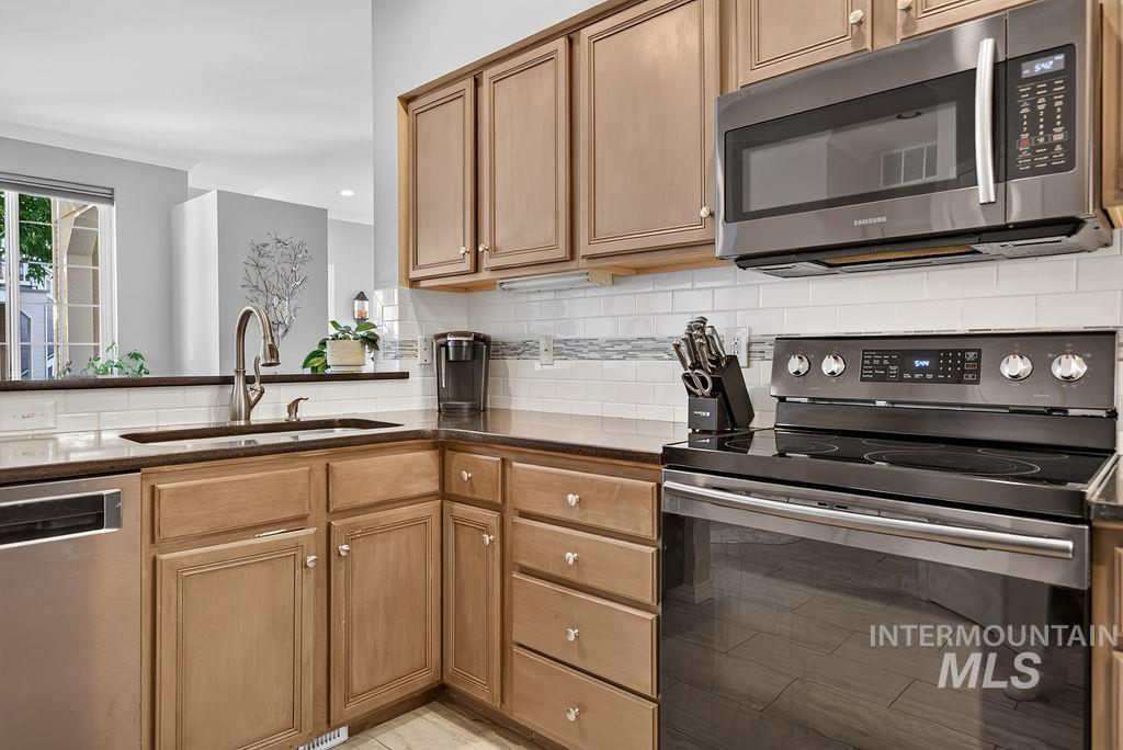 5158 S Surprise Way, Boise, Idaho 83716, 2 Bedrooms, 2 Bathrooms, Residential For Sale, Price $479,900,MLS 98992339