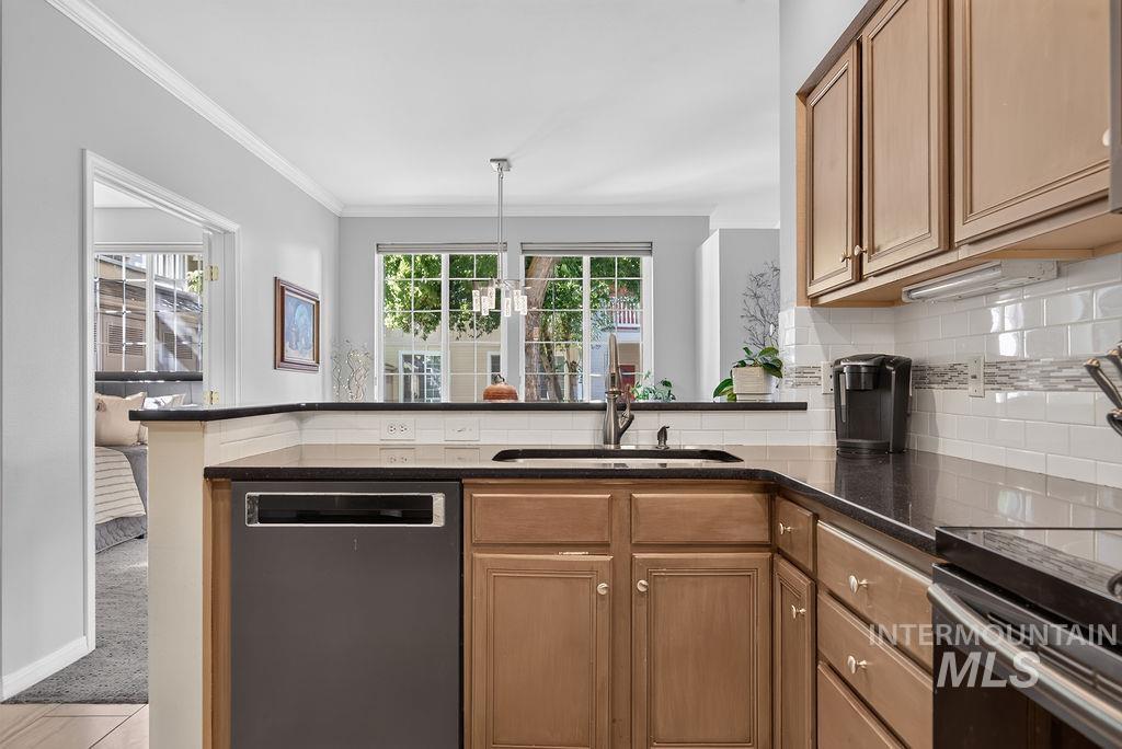 5158 S Surprise Way, Boise, Idaho 83716, 2 Bedrooms, 2 Bathrooms, Residential For Sale, Price $479,900,MLS 98992339