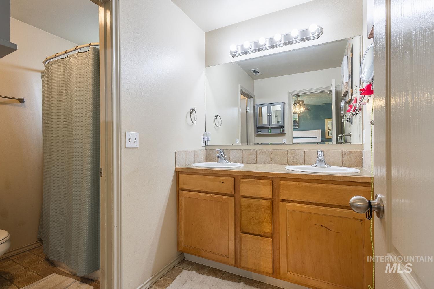 9521 W Cory Ln, Boise, Idaho 83704, 3 Bedrooms, 2 Bathrooms, Residential For Sale, Price $405,000,MLS 98992340