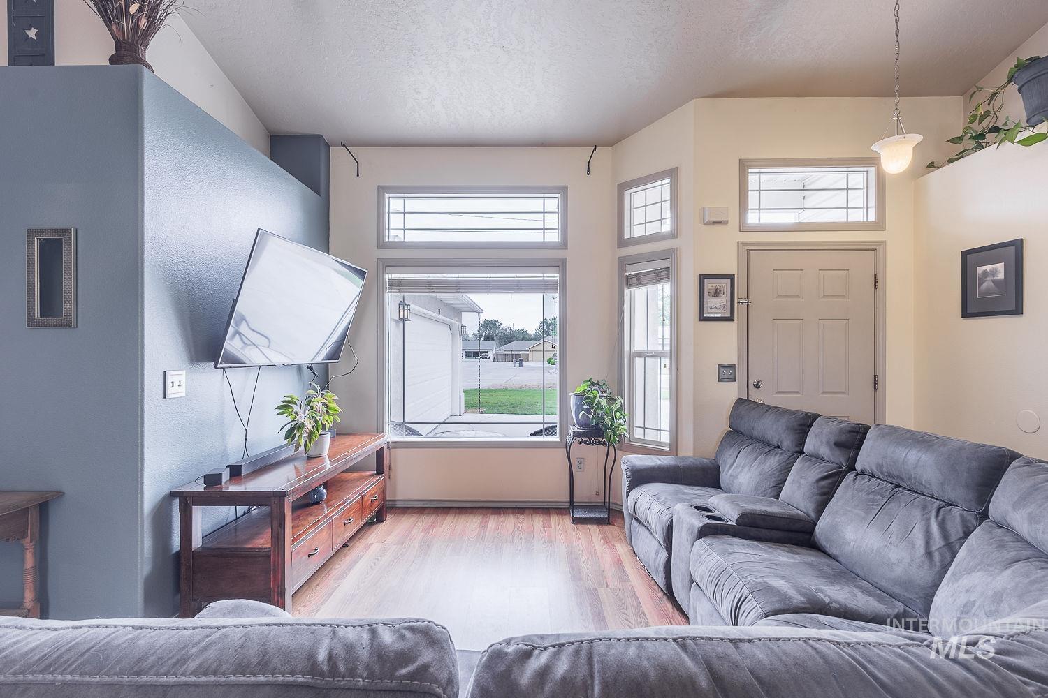 9521 W Cory Ln, Boise, Idaho 83704, 3 Bedrooms, 2 Bathrooms, Residential For Sale, Price $405,000,MLS 98992340