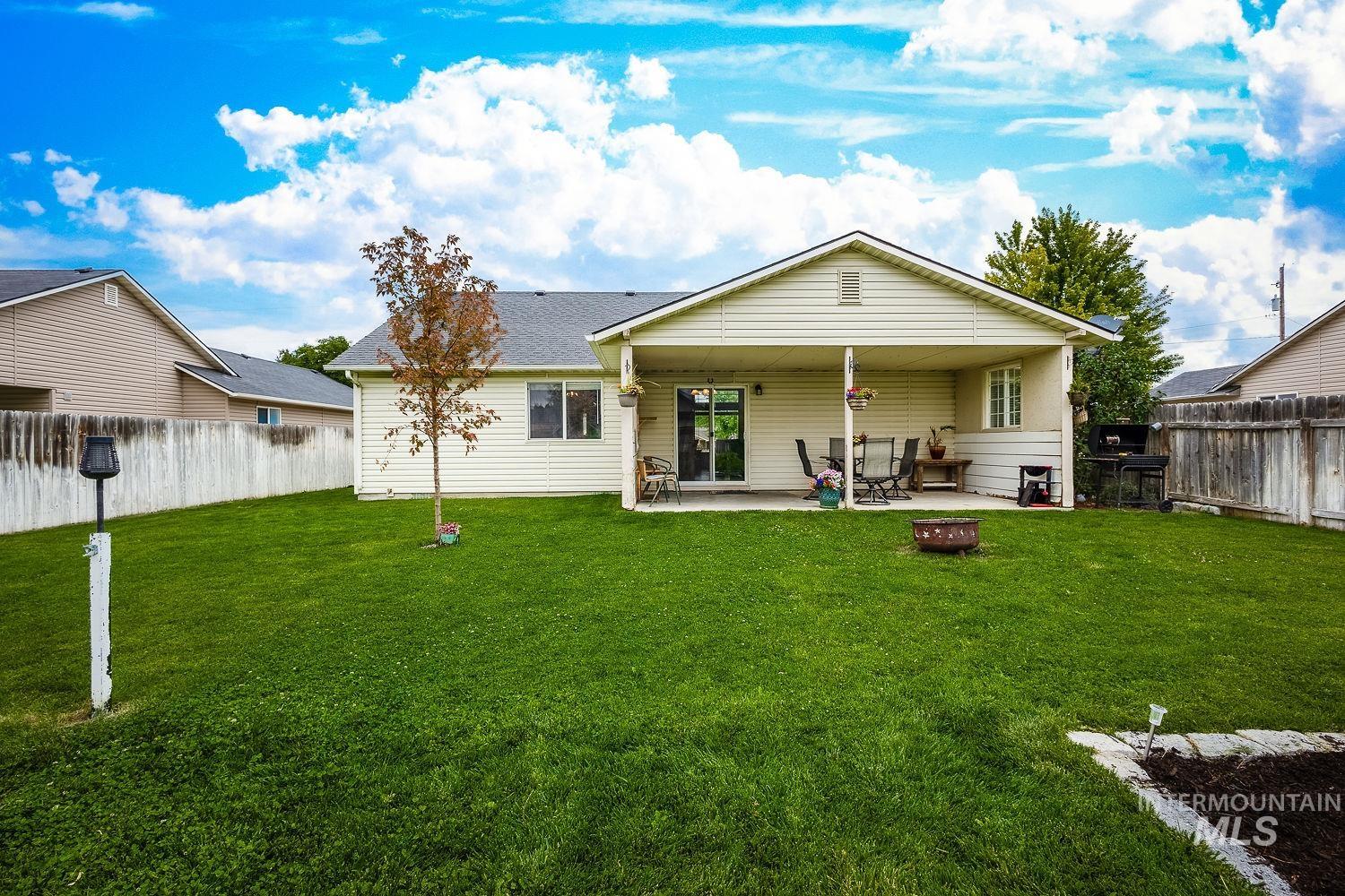 9521 W Cory Ln, Boise, Idaho 83704, 3 Bedrooms, 2 Bathrooms, Residential For Sale, Price $405,000,MLS 98992340