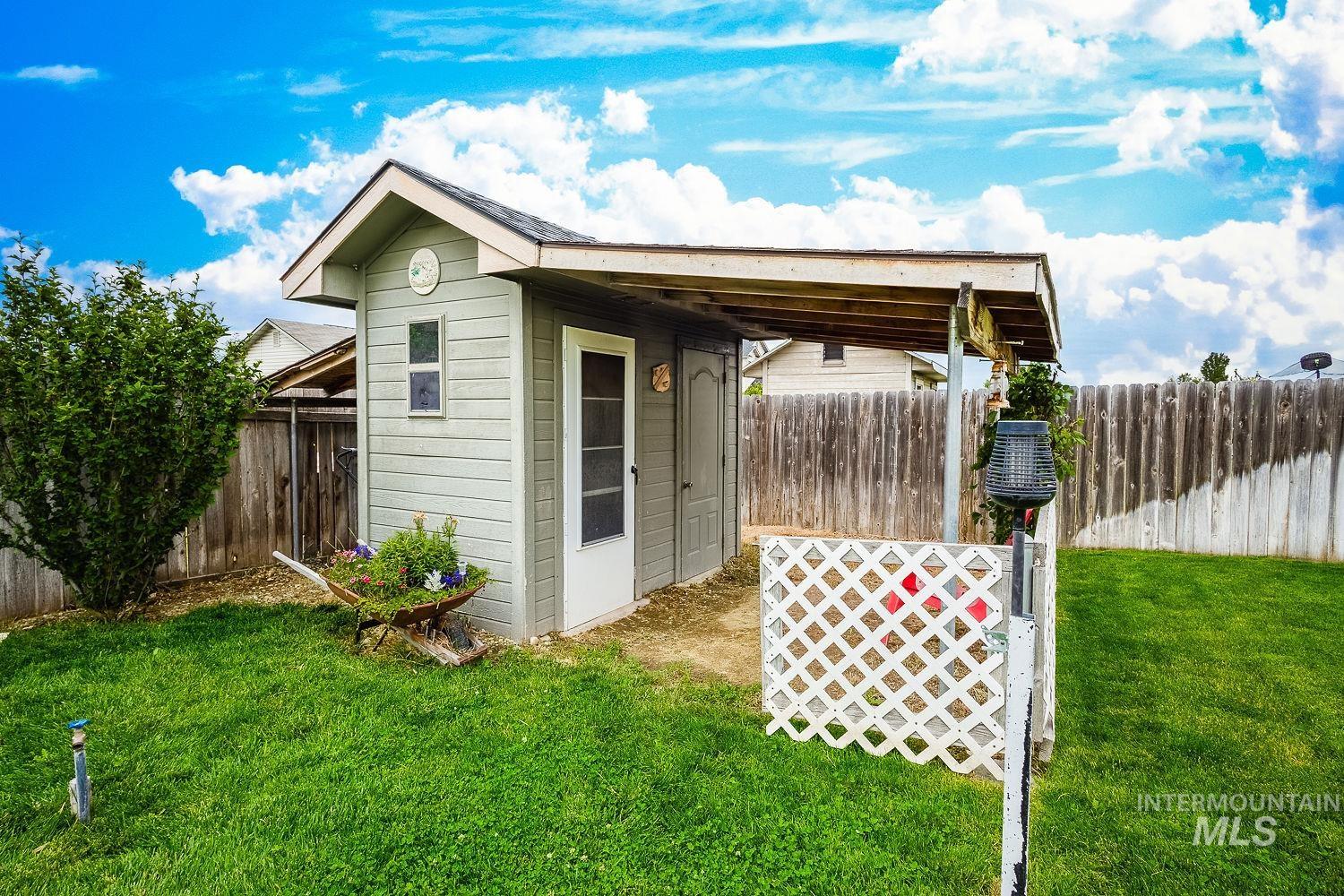 9521 W Cory Ln, Boise, Idaho 83704, 3 Bedrooms, 2 Bathrooms, Residential For Sale, Price $405,000,MLS 98992340