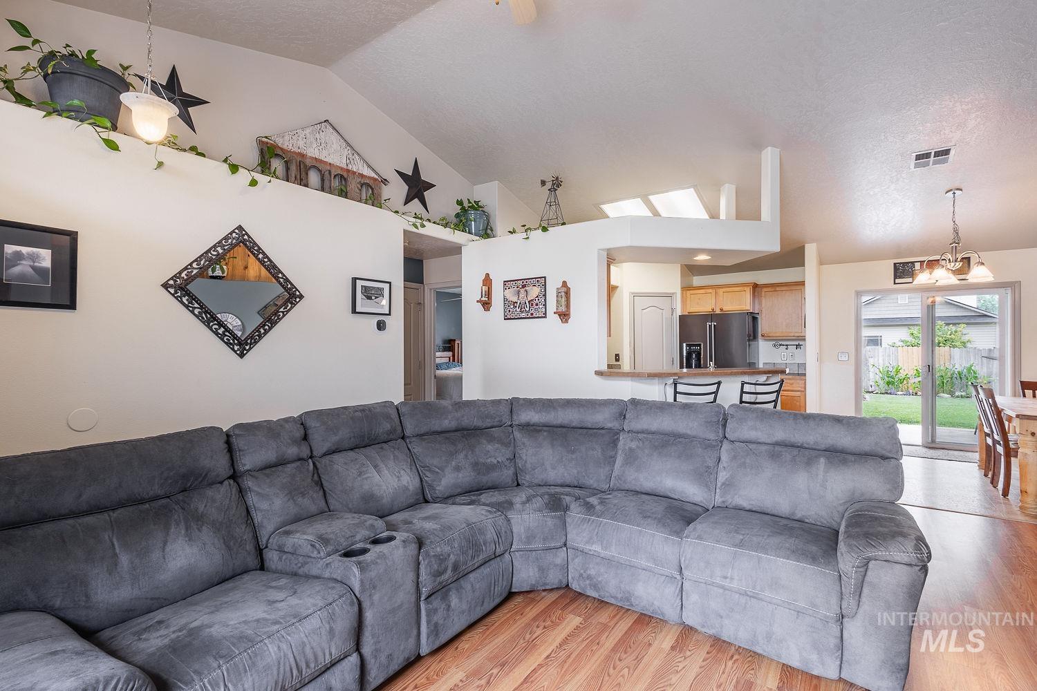9521 W Cory Ln, Boise, Idaho 83704, 3 Bedrooms, 2 Bathrooms, Residential For Sale, Price $405,000,MLS 98992340