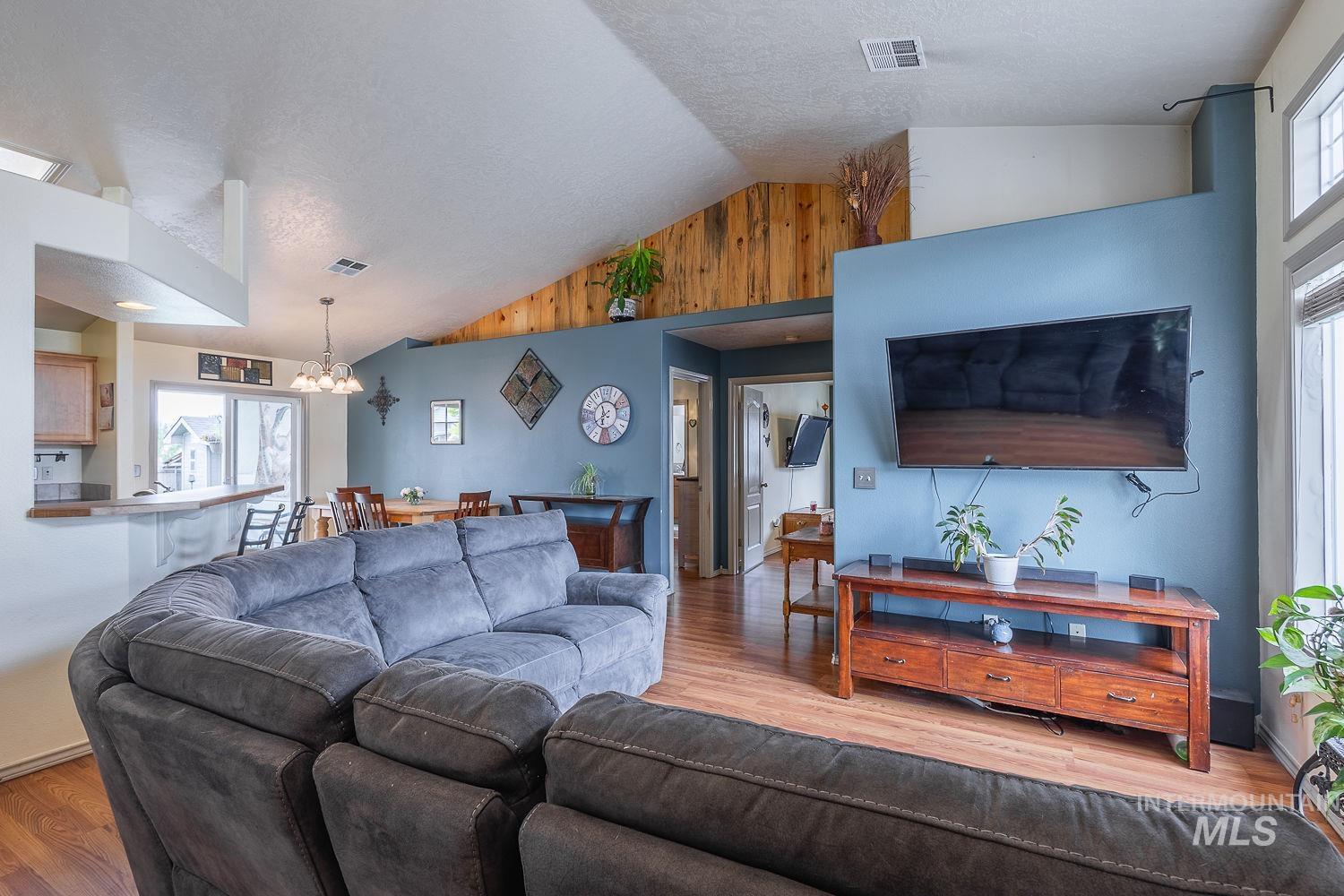 9521 W Cory Ln, Boise, Idaho 83704, 3 Bedrooms, 2 Bathrooms, Residential For Sale, Price $405,000,MLS 98992340
