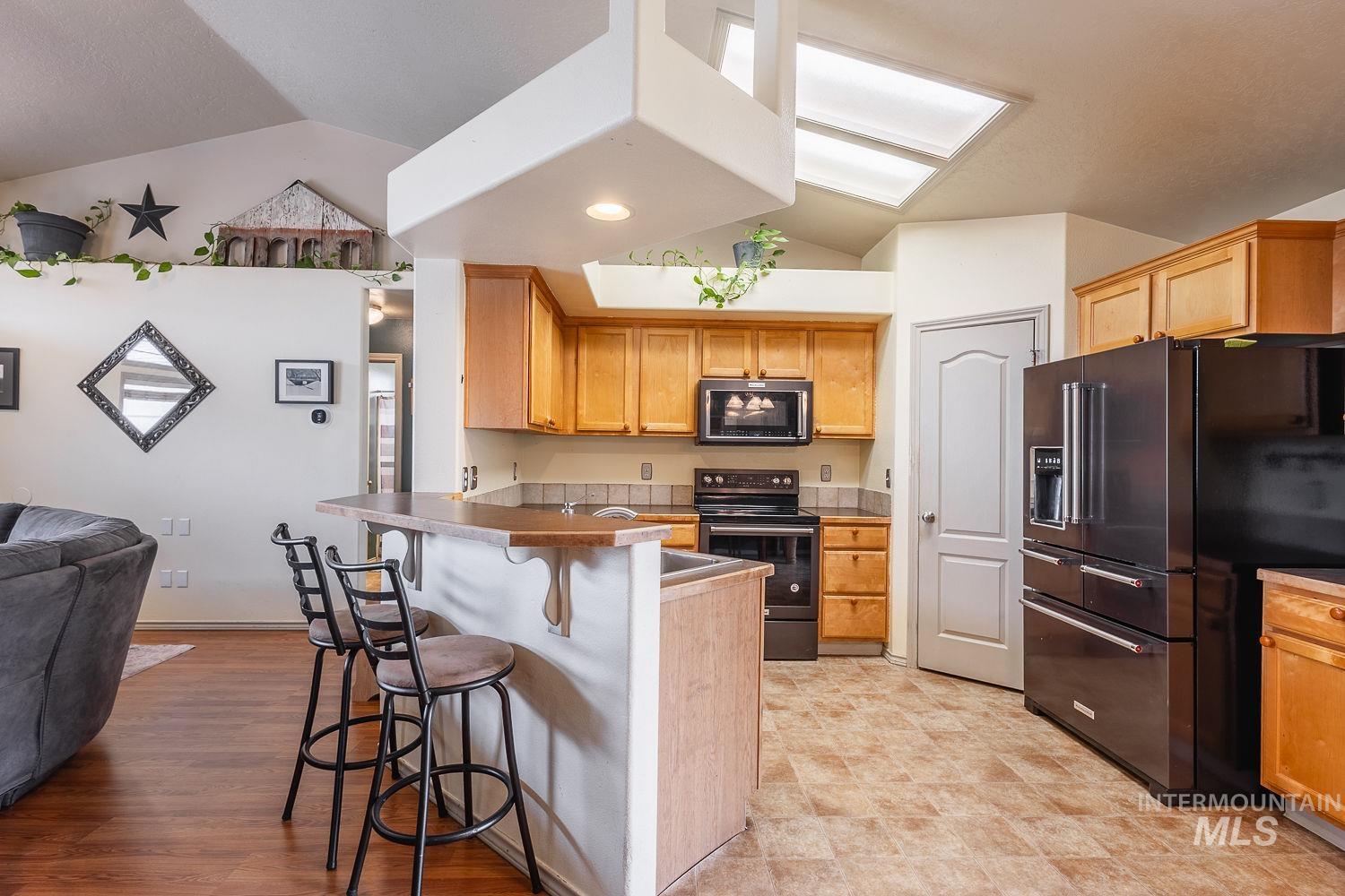 9521 W Cory Ln, Boise, Idaho 83704, 3 Bedrooms, 2 Bathrooms, Residential For Sale, Price $405,000,MLS 98992340