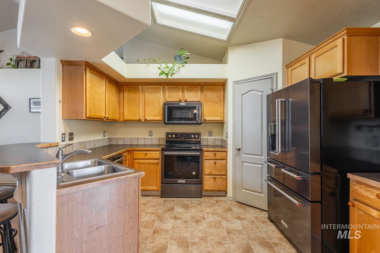 9521 W Cory Ln, Boise, Idaho 83704, 3 Bedrooms, 2 Bathrooms, Residential For Sale, Price $405,000,MLS 98992340