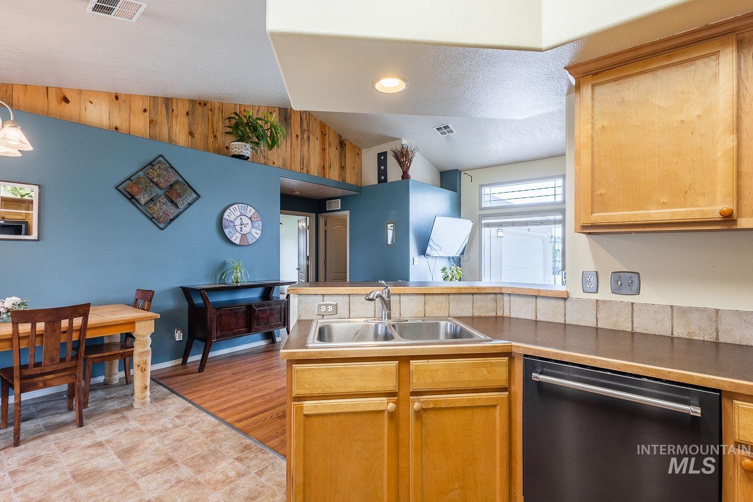 9521 W Cory Ln, Boise, Idaho 83704, 3 Bedrooms, 2 Bathrooms, Residential For Sale, Price $405,000,MLS 98992340