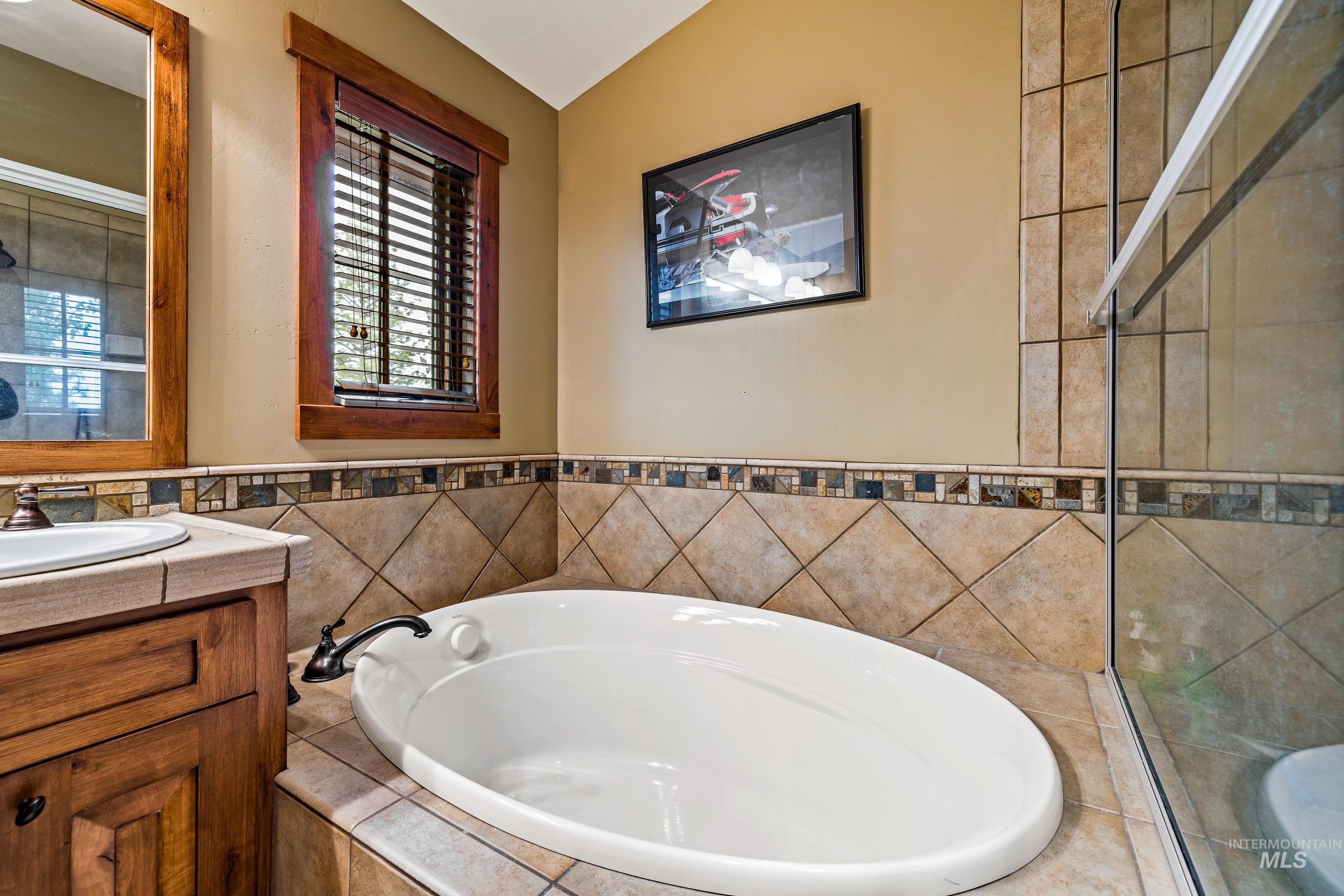22 Francois Court, Donnelly, Idaho 83615, 4 Bedrooms, 4 Bathrooms, Residential For Sale, Price $1,875,000,MLS 98992341