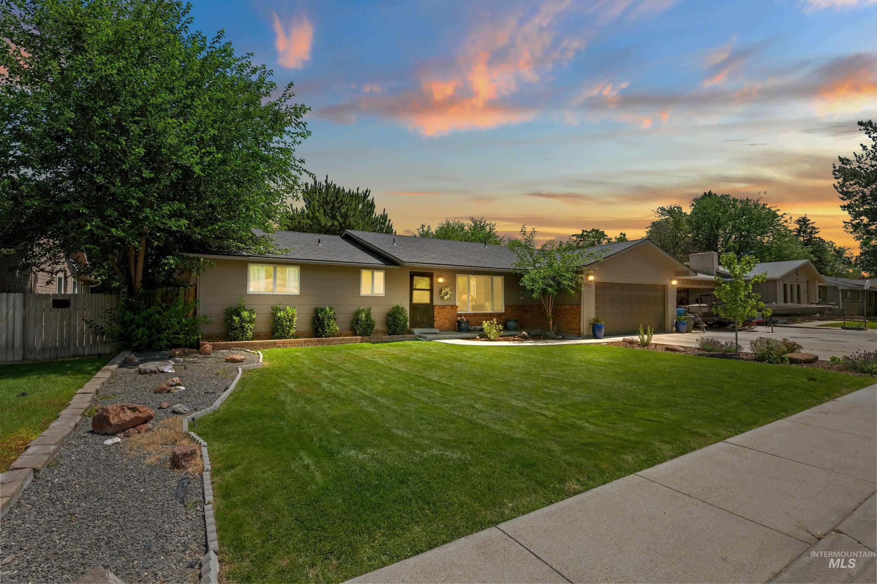 1711 Sandalwood Dr, Caldwell, Idaho 83605, 3 Bedrooms, 2 Bathrooms, Residential For Sale, Price $375,000, 98992343