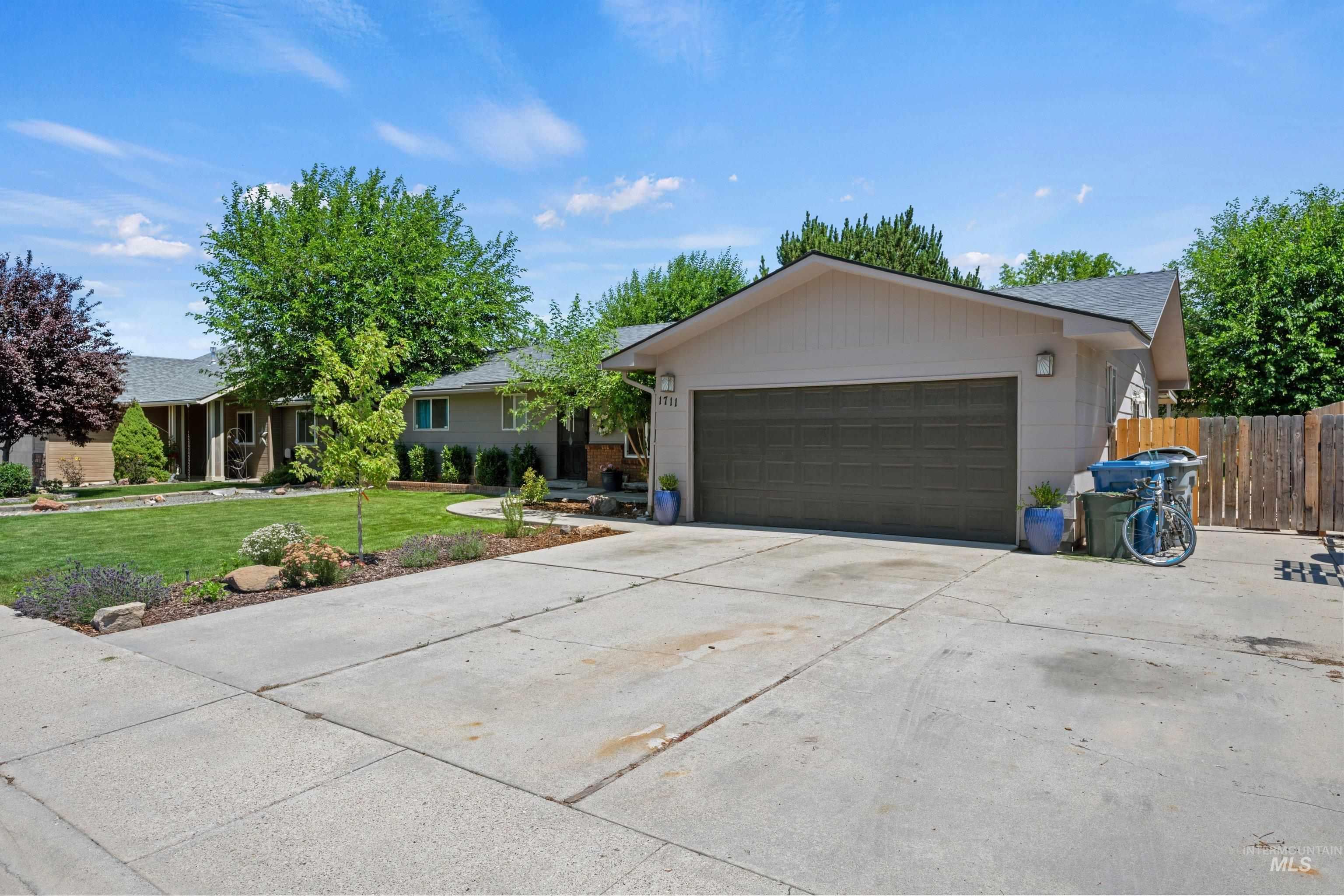1711 Sandalwood Dr, Caldwell, Idaho 83605, 3 Bedrooms, 2 Bathrooms, Residential For Sale, Price $375,000, 98992343