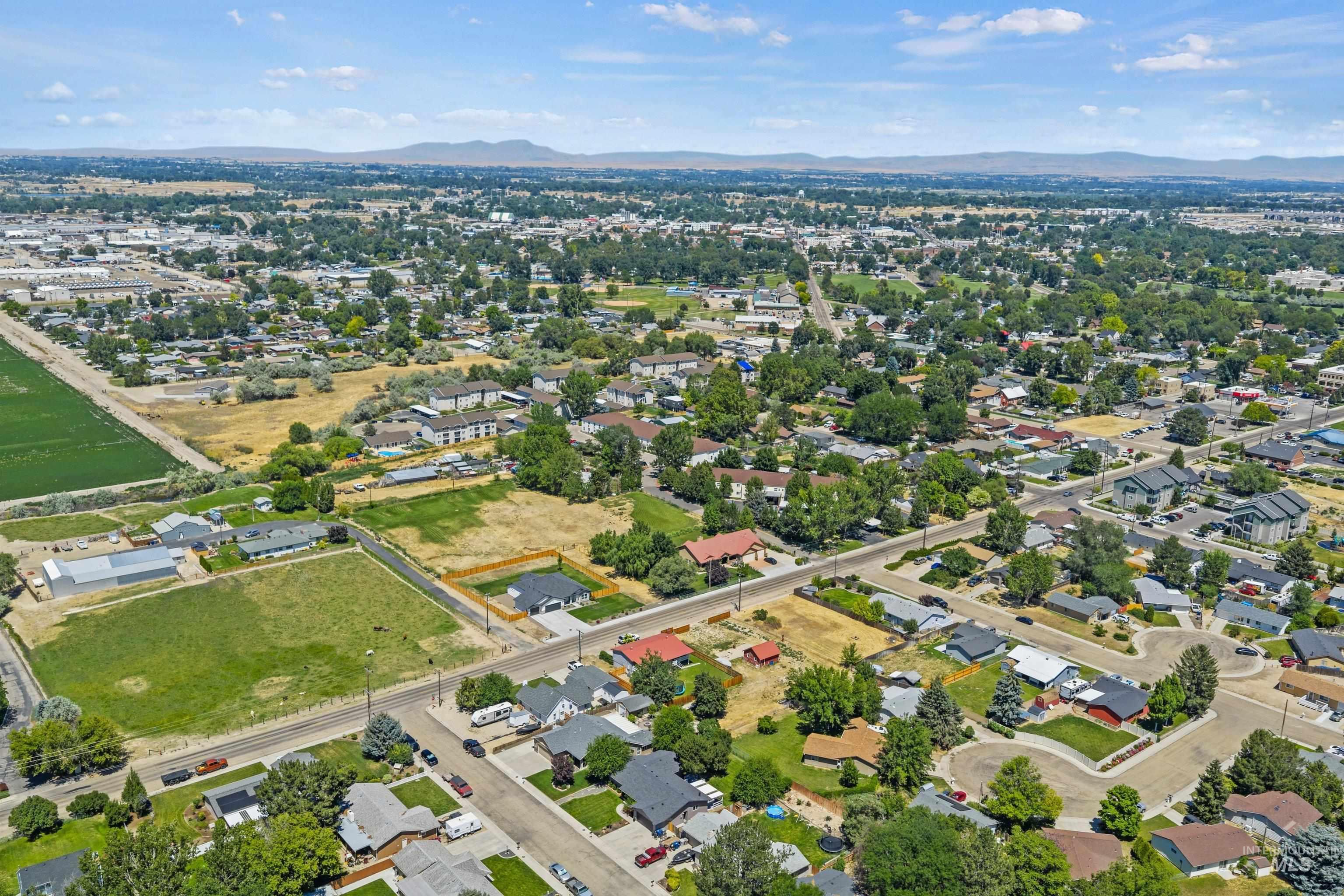 1711 Sandalwood Dr, Caldwell, Idaho 83605, 3 Bedrooms, 2 Bathrooms, Residential For Sale, Price $375,000, 98992343