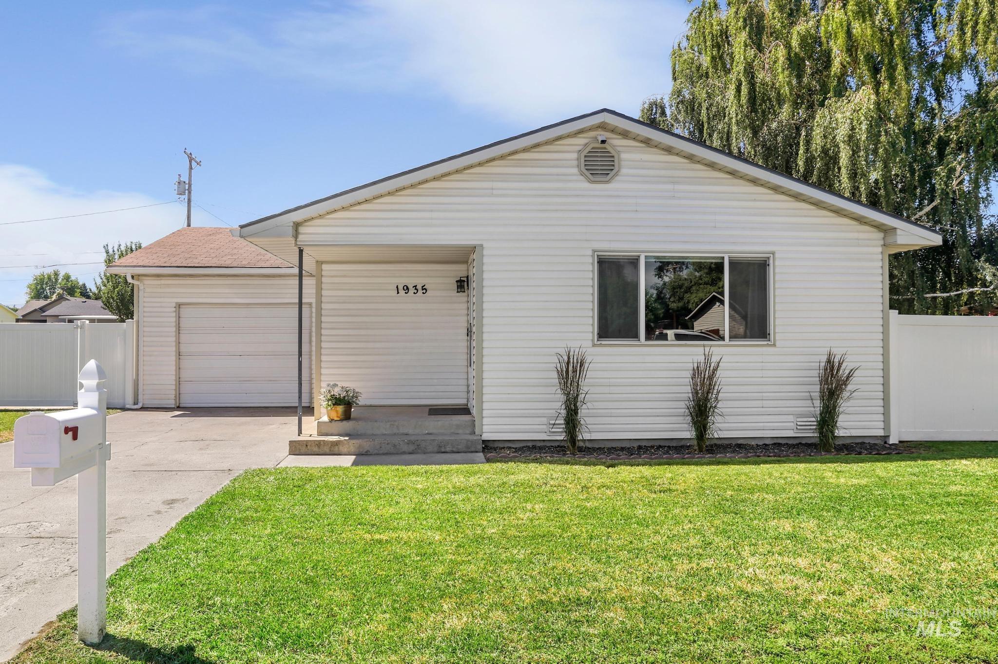 1935 17th St, Heyburn, Idaho 83336, 3 Bedrooms, 1 Bathroom, Residential For Sale, Price $285,000,MLS 98992345