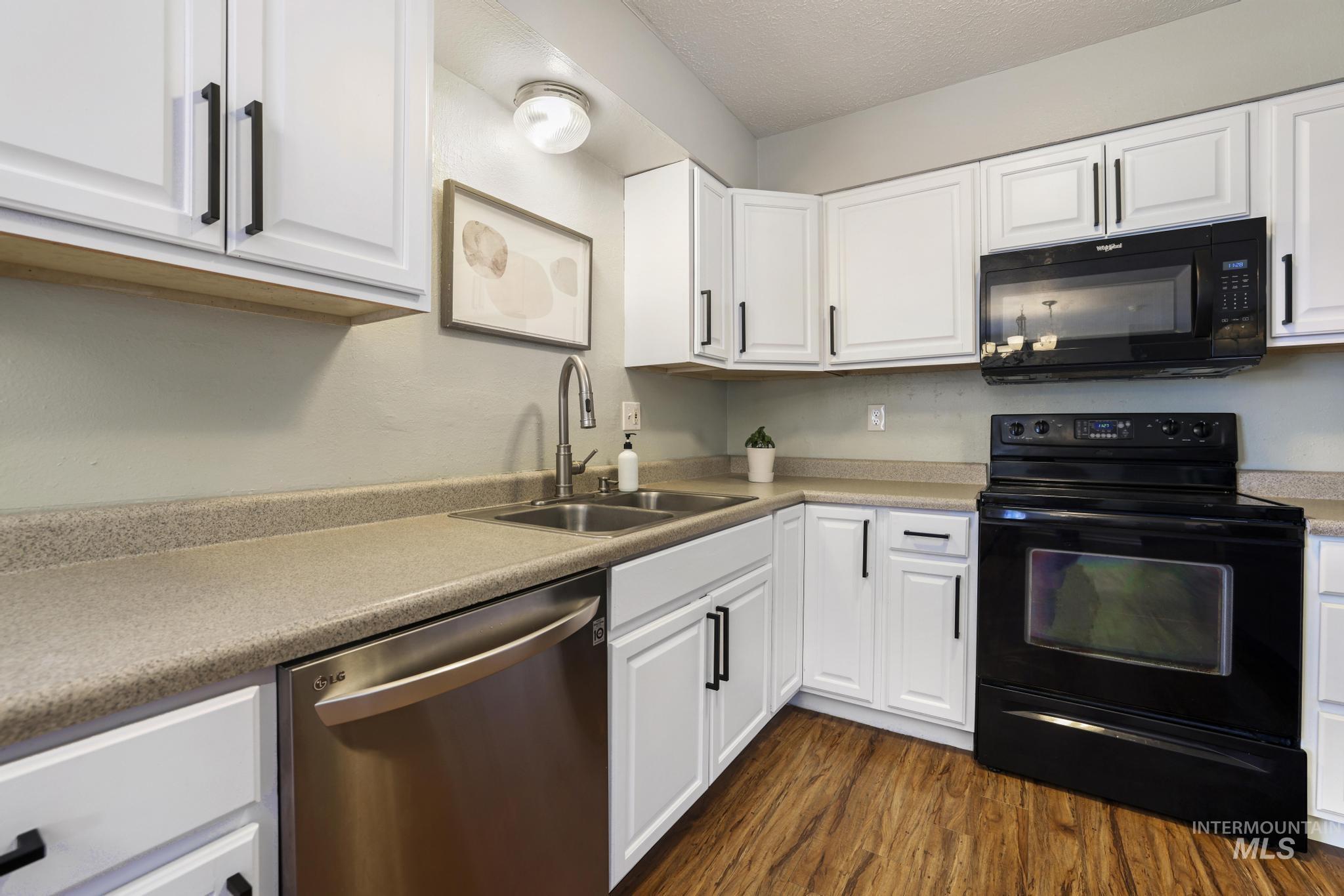 1935 17th St, Heyburn, Idaho 83336, 3 Bedrooms, 1 Bathroom, Residential For Sale, Price $285,000,MLS 98992345