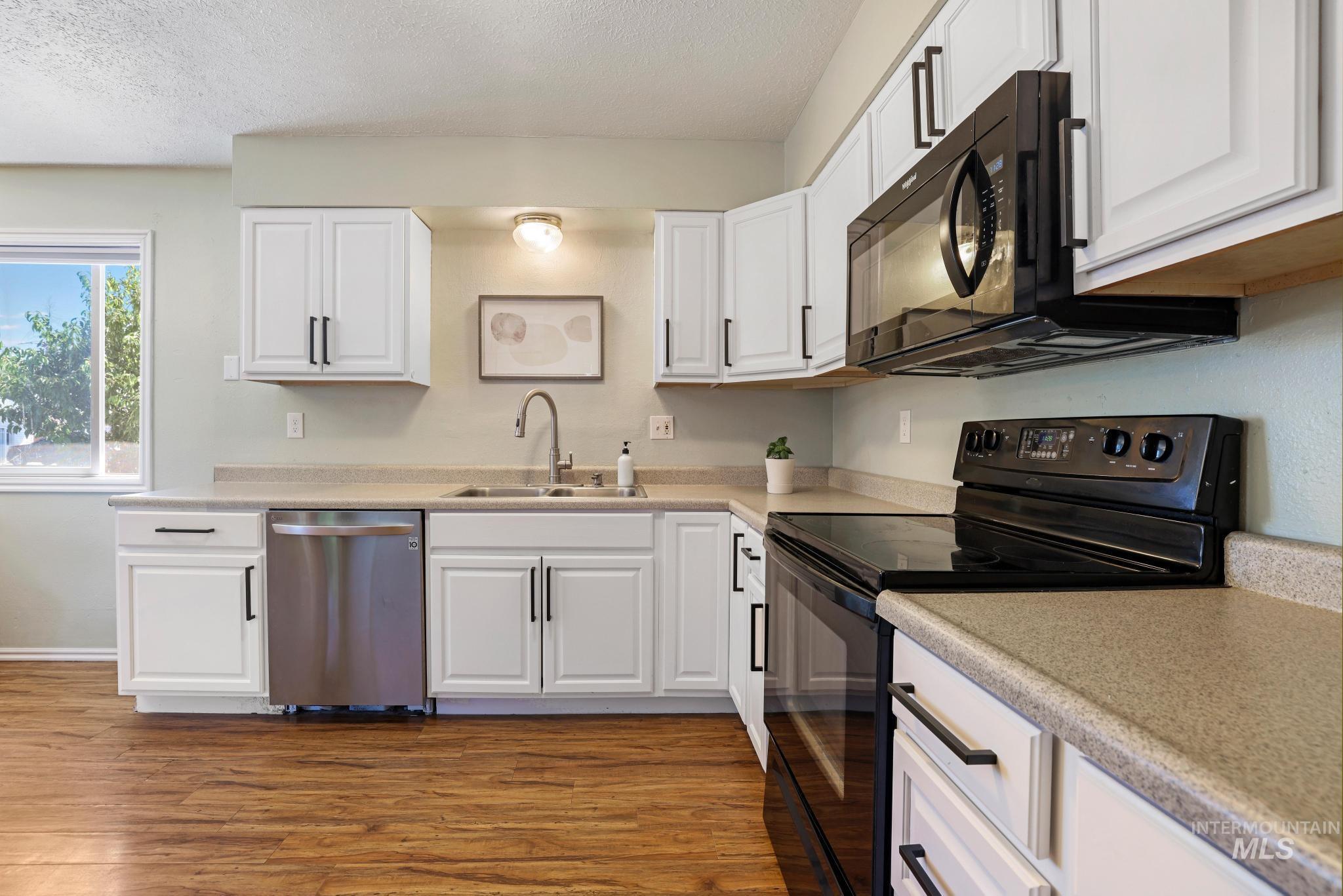 1935 17th St, Heyburn, Idaho 83336, 3 Bedrooms, 1 Bathroom, Residential For Sale, Price $285,000,MLS 98992345