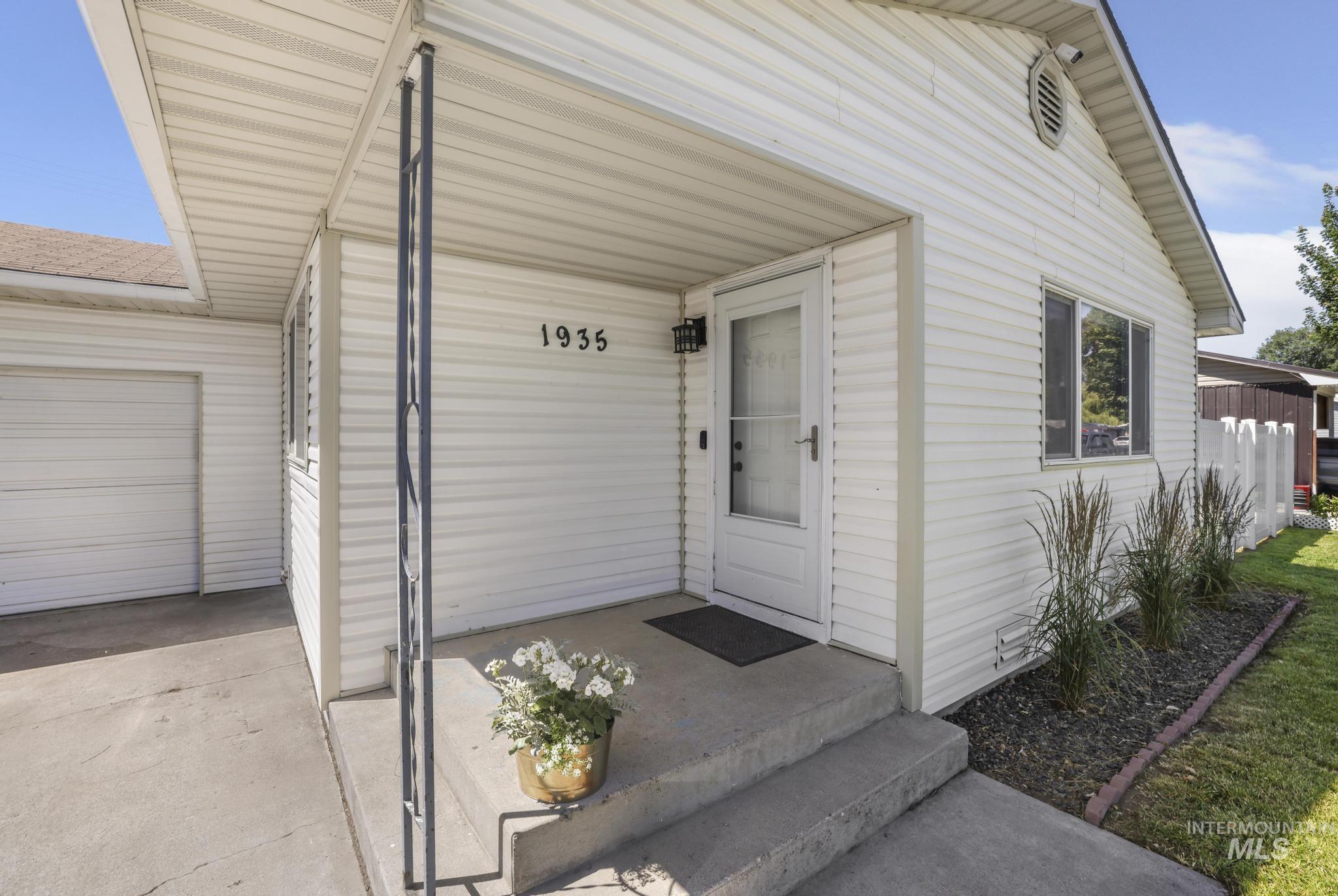 1935 17th St, Heyburn, Idaho 83336, 3 Bedrooms, 1 Bathroom, Residential For Sale, Price $285,000,MLS 98992345
