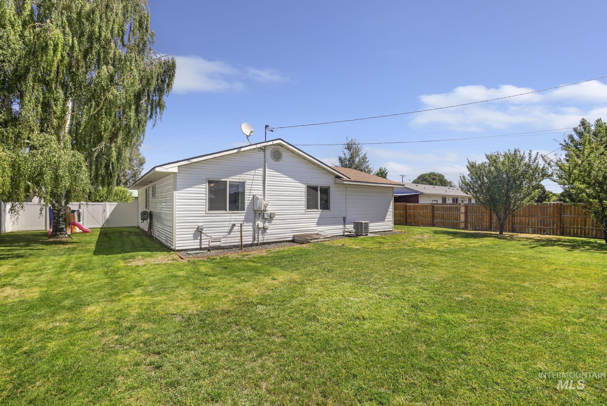 1935 17th St, Heyburn, Idaho 83336, 3 Bedrooms, 1 Bathroom, Residential For Sale, Price $285,000,MLS 98992345
