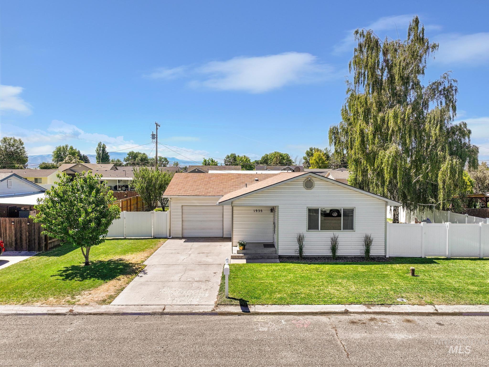 1935 17th St, Heyburn, Idaho 83336, 3 Bedrooms, 1 Bathroom, Residential For Sale, Price $285,000,MLS 98992345