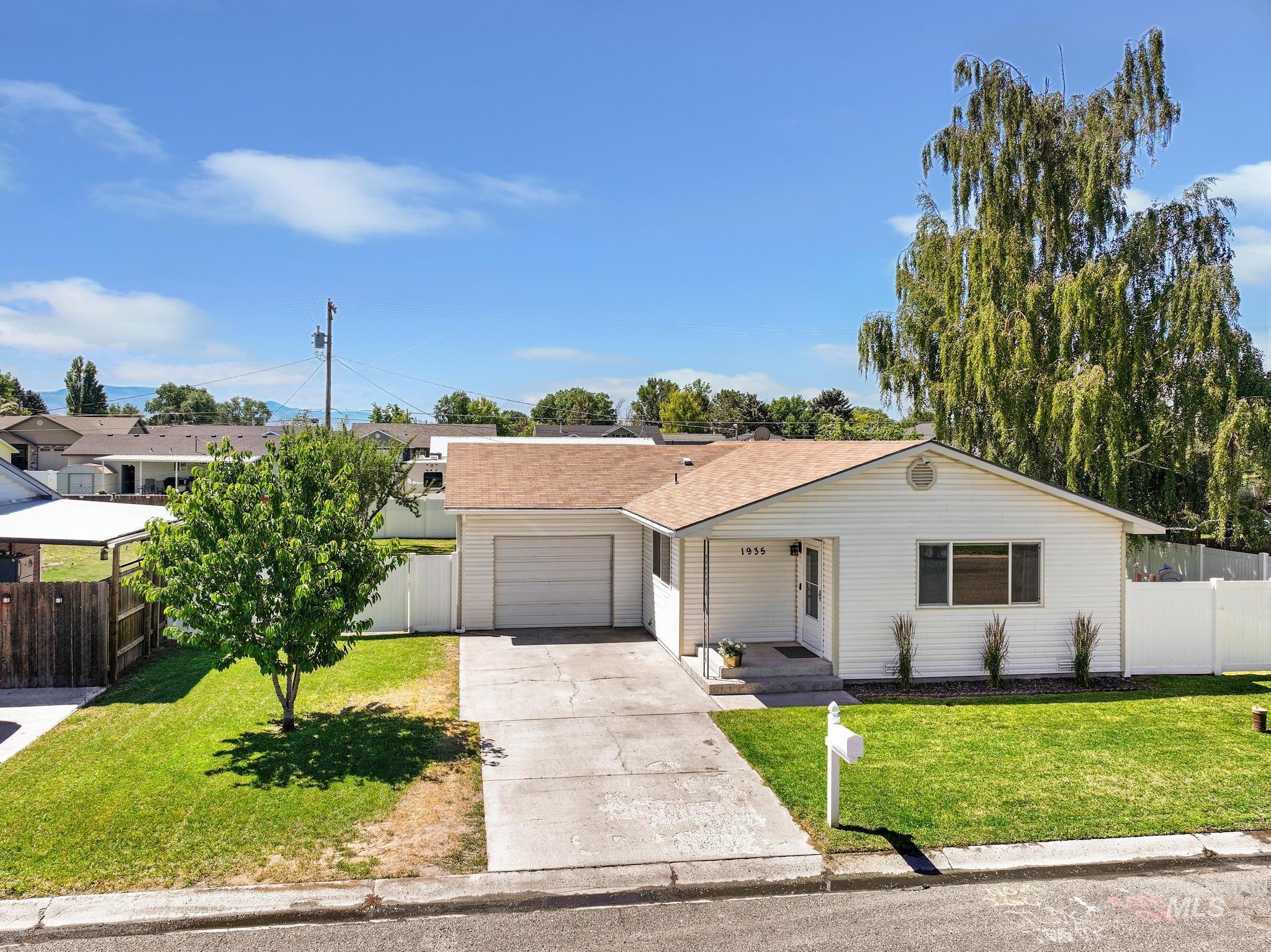 1935 17th St, Heyburn, Idaho 83336, 3 Bedrooms, 1 Bathroom, Residential For Sale, Price $285,000,MLS 98992345