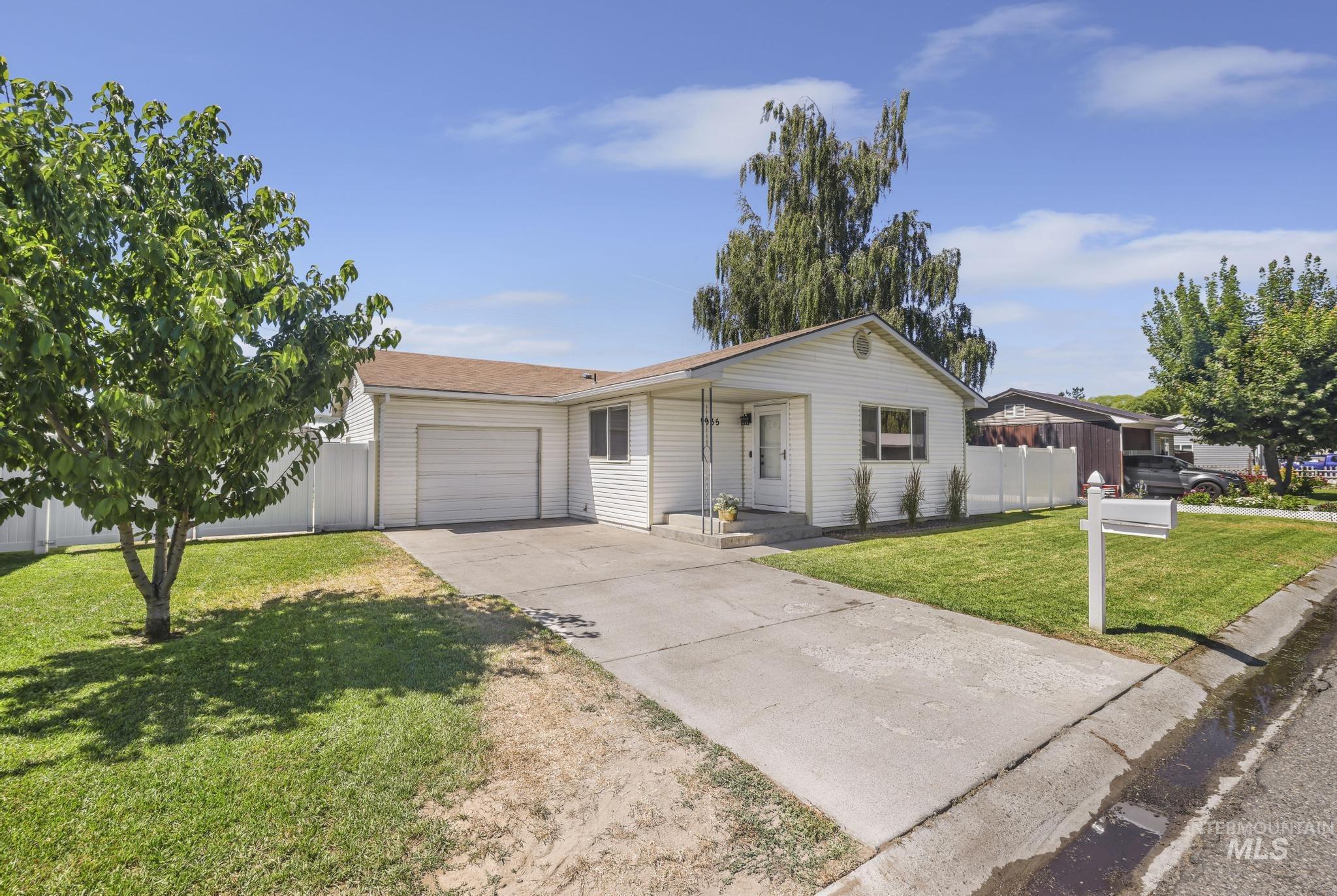 1935 17th St, Heyburn, Idaho 83336, 3 Bedrooms, 1 Bathroom, Residential For Sale, Price $285,000,MLS 98992345