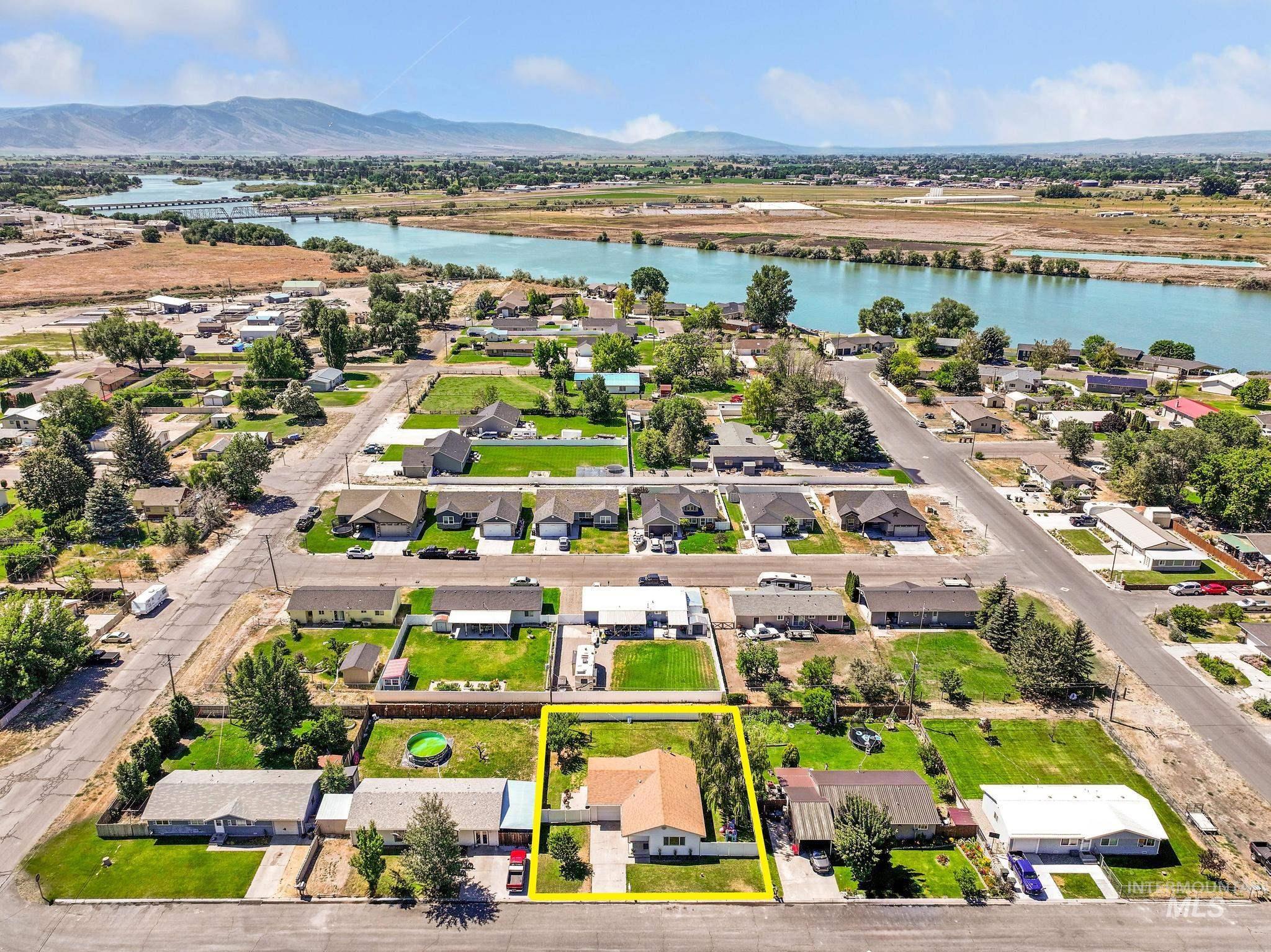 1935 17th St, Heyburn, Idaho 83336, 3 Bedrooms, 1 Bathroom, Residential For Sale, Price $285,000,MLS 98992345