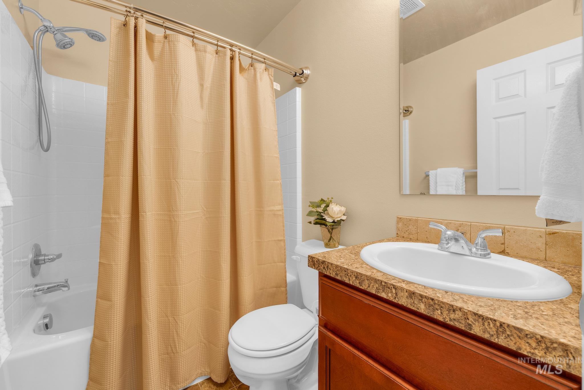 16173 Meander Creek Way, Nampa, Idaho 83651, 3 Bedrooms, 2 Bathrooms, Residential For Sale, Price $389,000, 98992347
