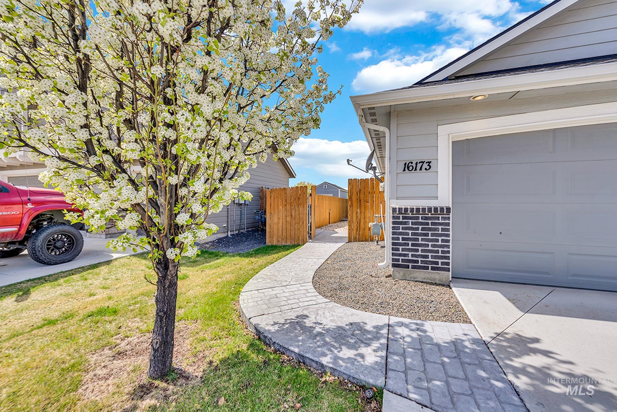 16173 Meander Creek Way, Nampa, Idaho 83651, 3 Bedrooms, 2 Bathrooms, Residential For Sale, Price $389,000, 98992347