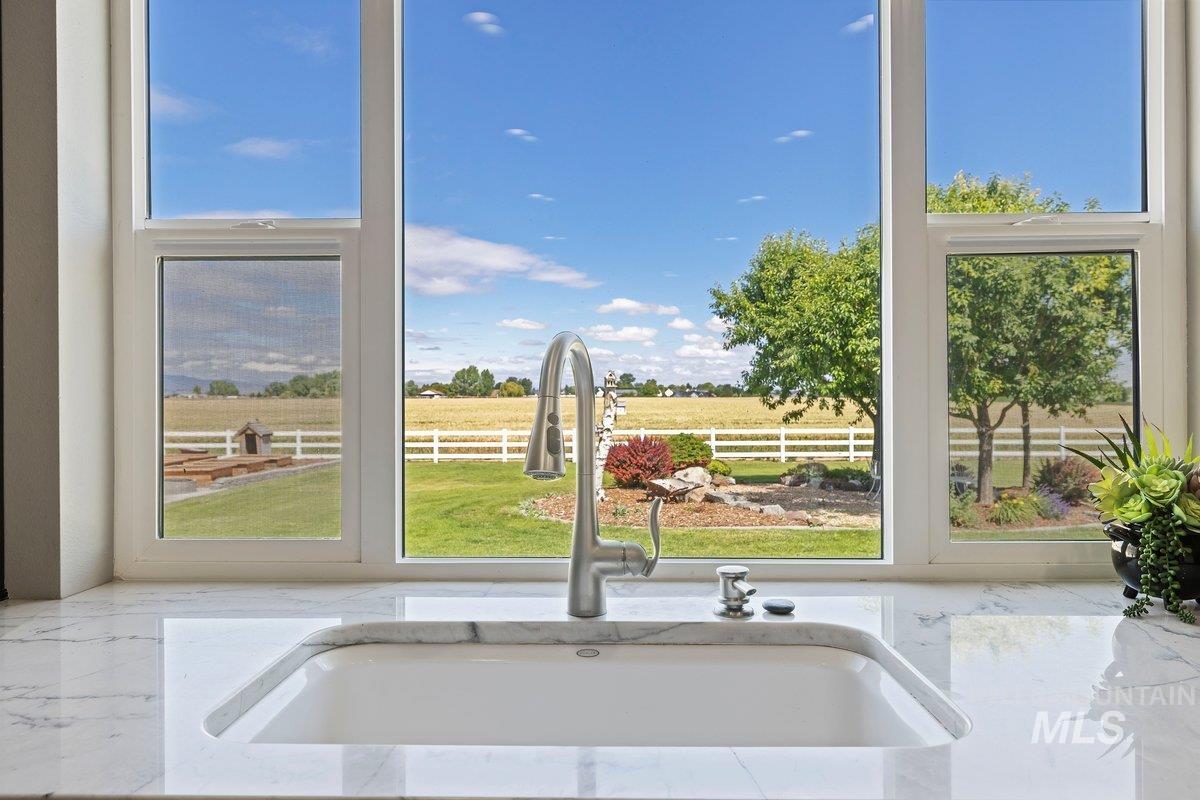 8352 S Old Farm Pl., Meridian, Idaho 83642, 5 Bedrooms, 4 Bathrooms, Residential For Sale, Price $1,200,000,MLS 98992348