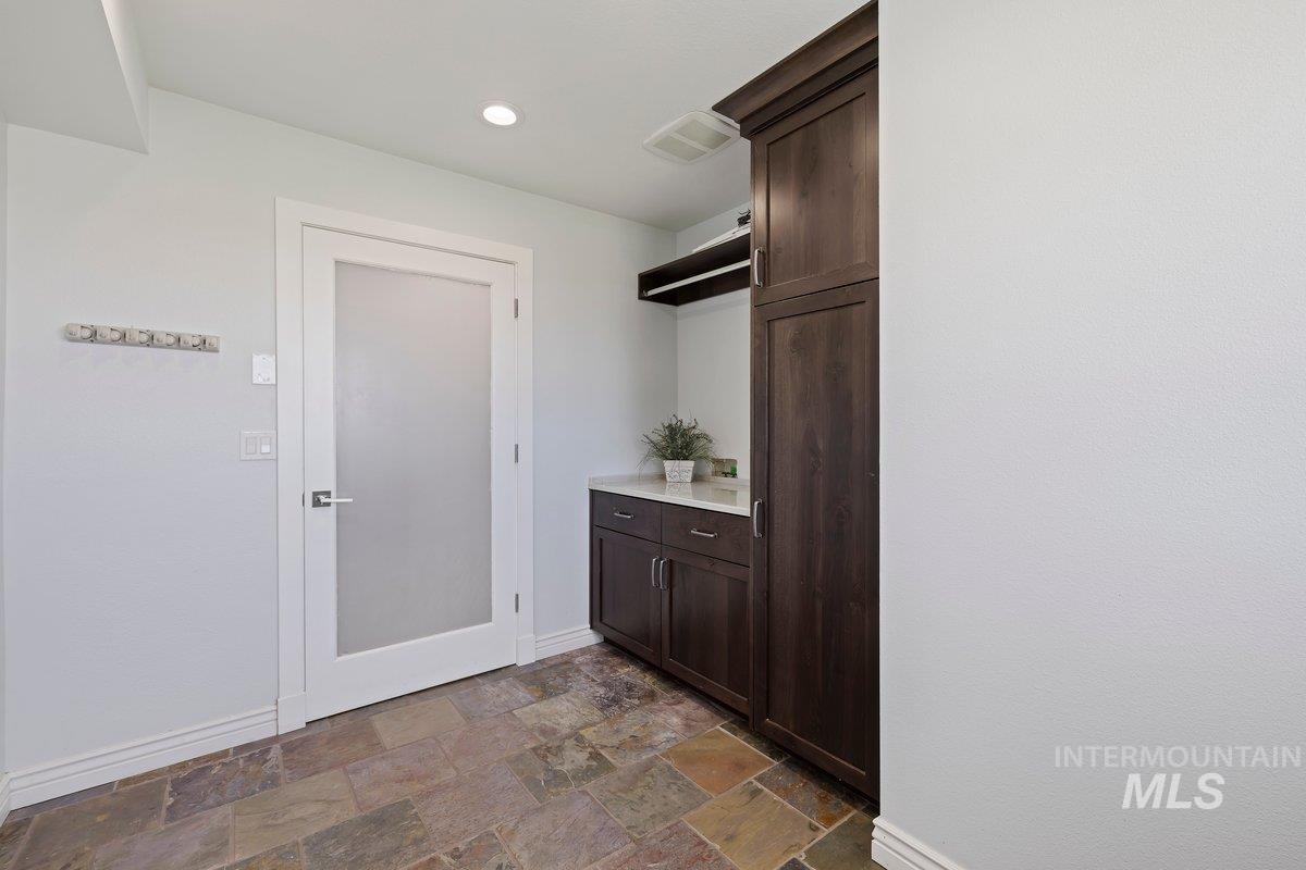 8352 S Old Farm Pl., Meridian, Idaho 83642, 5 Bedrooms, 4 Bathrooms, Residential For Sale, Price $1,200,000,MLS 98992348