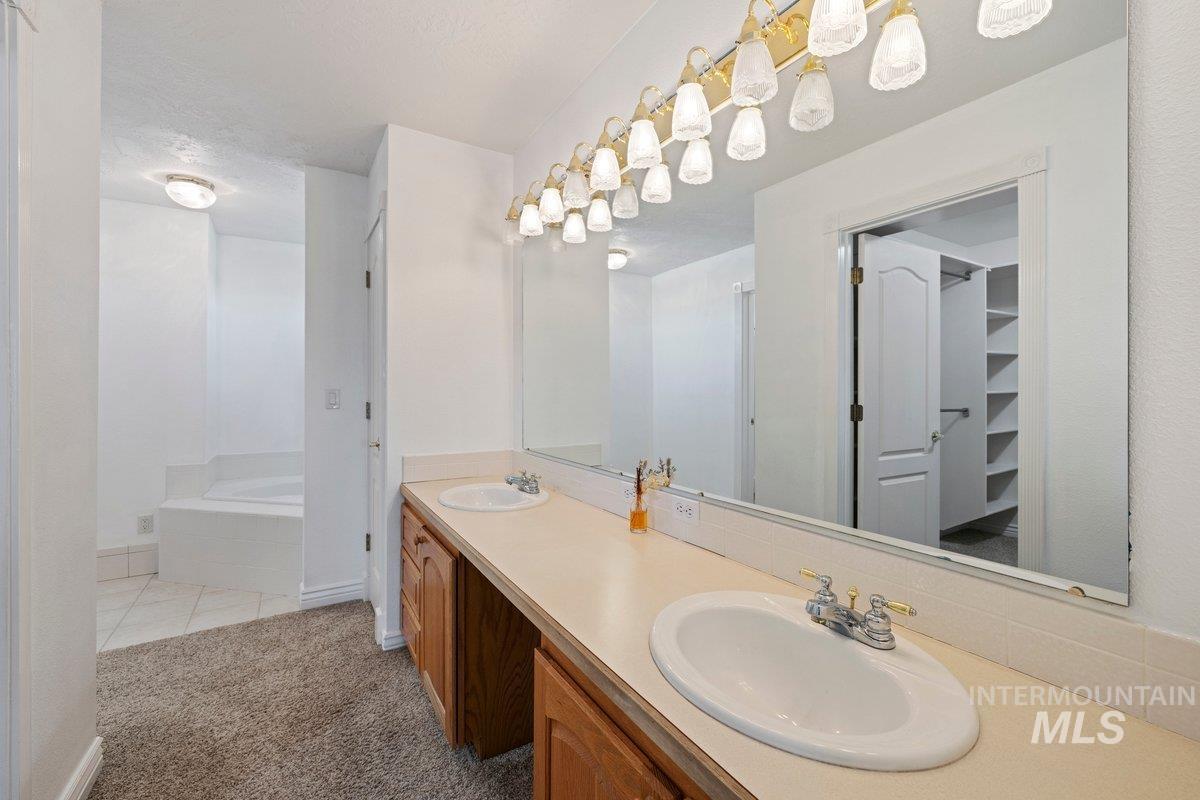8352 S Old Farm Pl., Meridian, Idaho 83642, 5 Bedrooms, 4 Bathrooms, Residential For Sale, Price $1,200,000,MLS 98992348