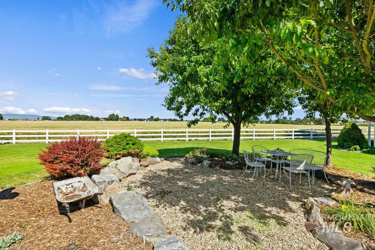 8352 S Old Farm Pl., Meridian, Idaho 83642, 5 Bedrooms, 4 Bathrooms, Residential For Sale, Price $1,200,000,MLS 98992348
