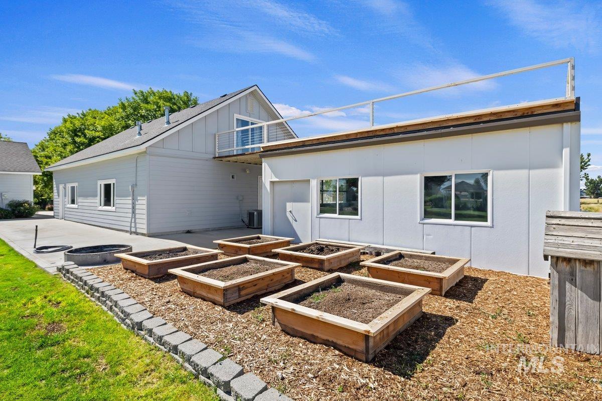 8352 S Old Farm Pl., Meridian, Idaho 83642, 5 Bedrooms, 4 Bathrooms, Residential For Sale, Price $1,200,000,MLS 98992348