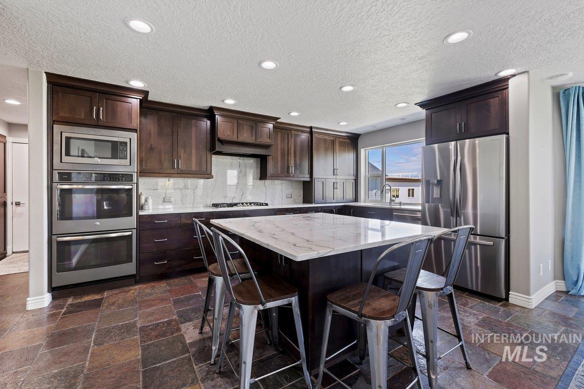 8352 S Old Farm Pl., Meridian, Idaho 83642, 5 Bedrooms, 4 Bathrooms, Residential For Sale, Price $1,200,000,MLS 98992348