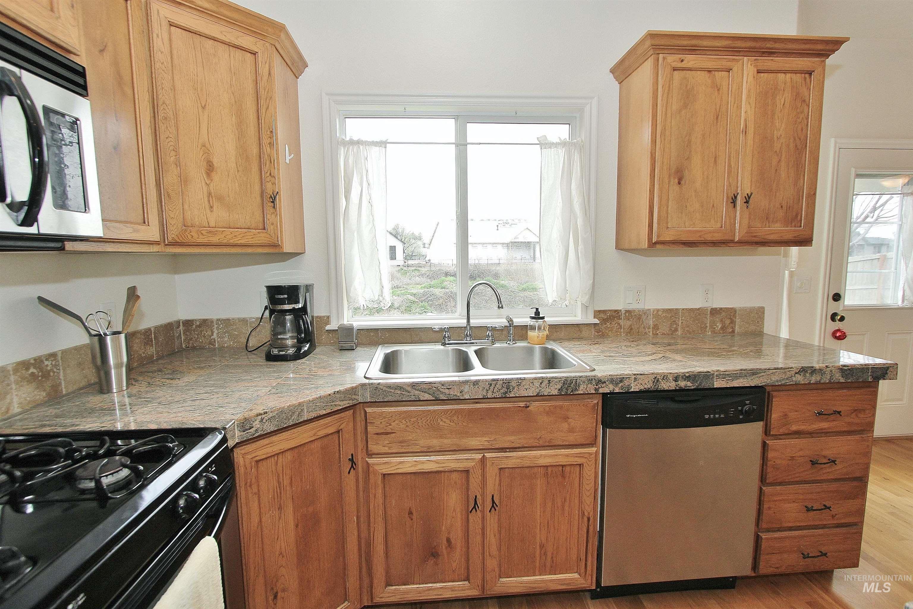 689 Triumph Dr, Middleton, Idaho 83644, 3 Bedrooms, 2.5 Bathrooms, Residential For Sale, Price $444,900,MLS 98992349