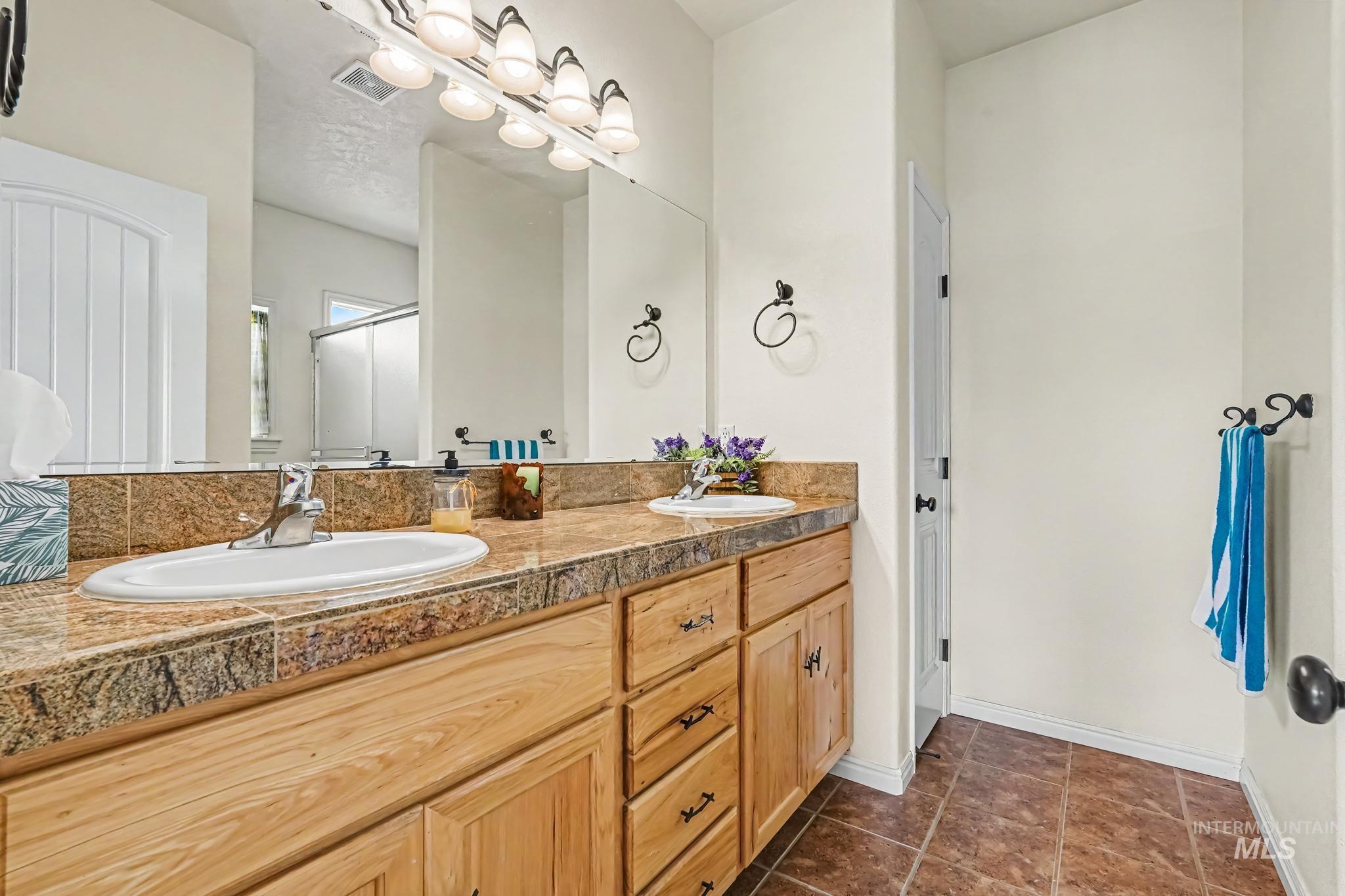 689 Triumph Dr, Middleton, Idaho 83644, 3 Bedrooms, 2.5 Bathrooms, Residential For Sale, Price $444,900, 98992349