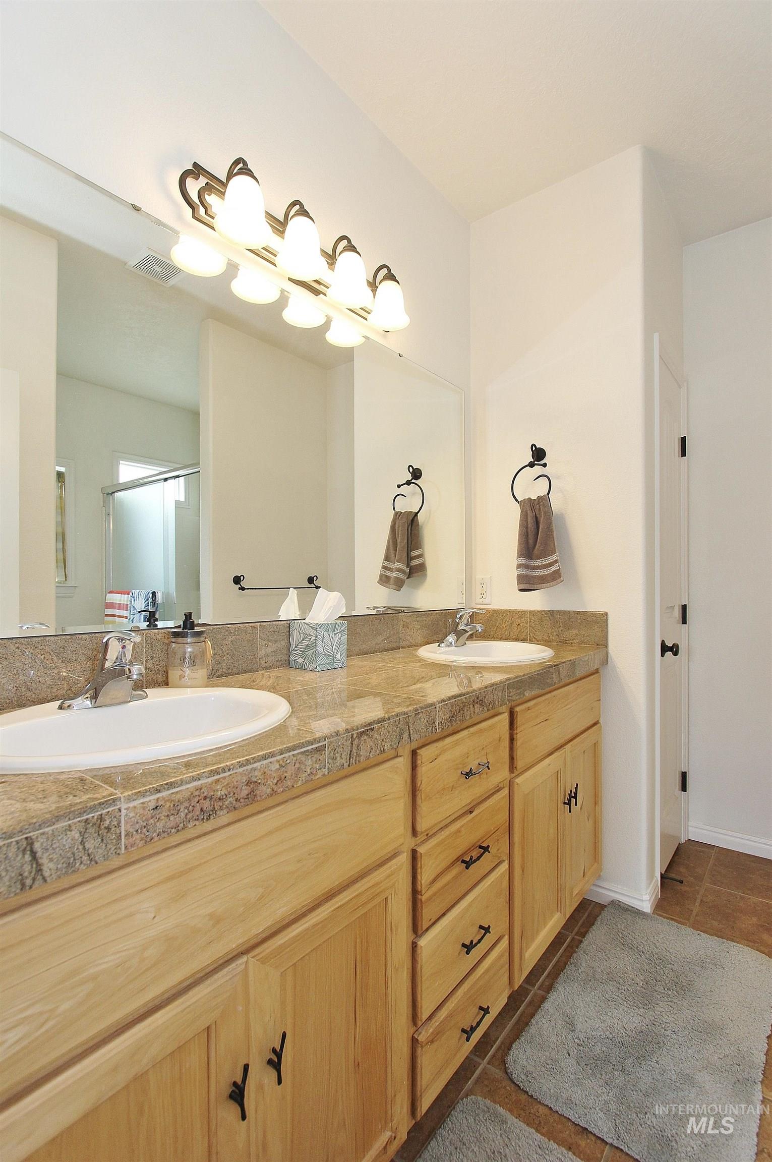 689 Triumph Dr, Middleton, Idaho 83644, 3 Bedrooms, 2.5 Bathrooms, Residential For Sale, Price $444,900,MLS 98992349