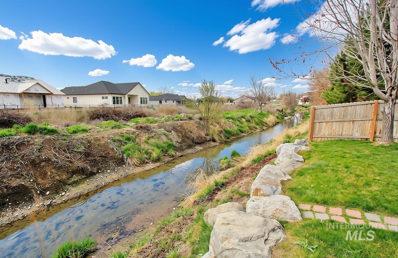 689 Triumph Dr, Middleton, Idaho 83644, 3 Bedrooms, 2.5 Bathrooms, Residential For Sale, Price $444,900,MLS 98992349
