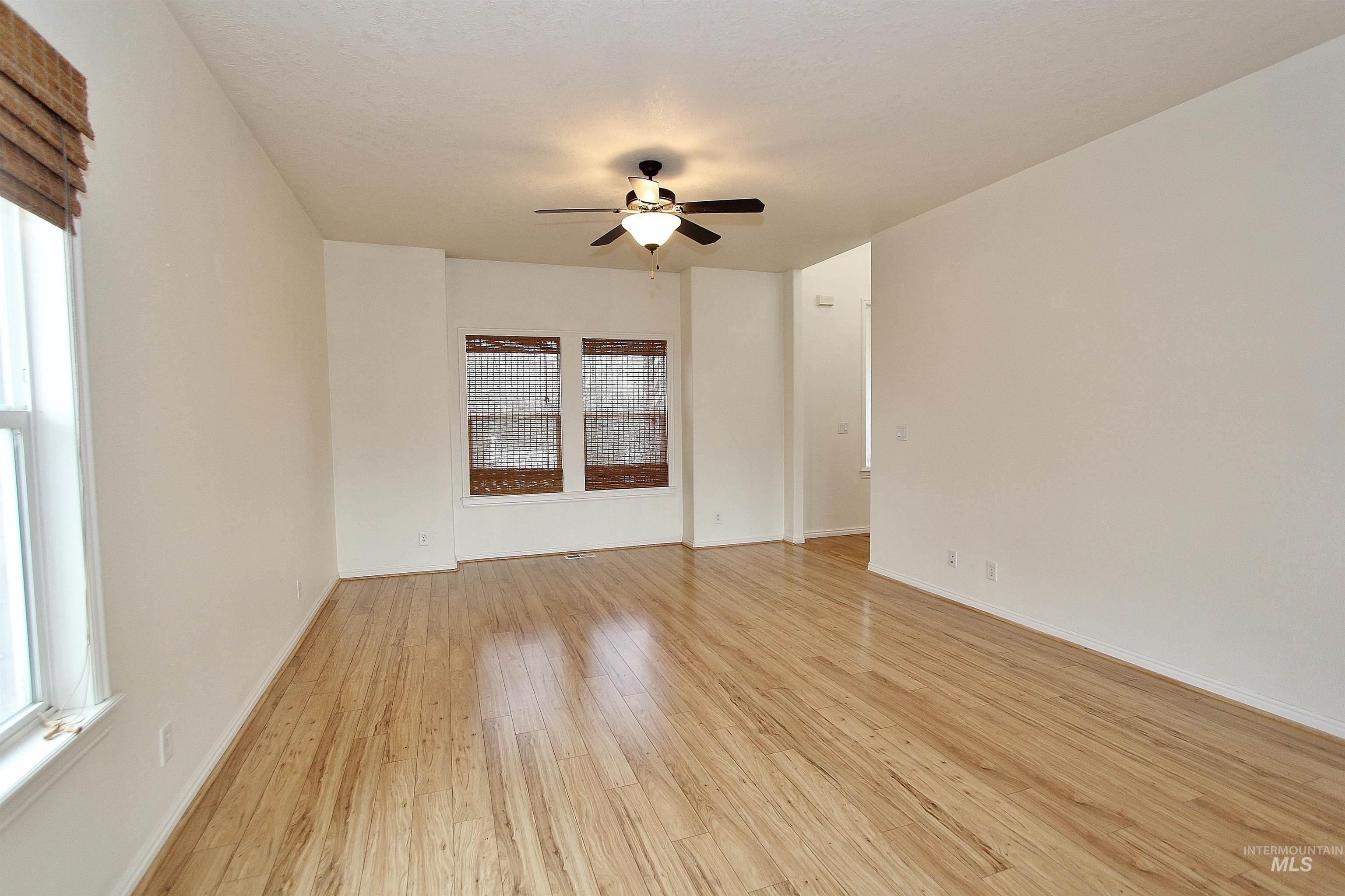 689 Triumph Dr, Middleton, Idaho 83644, 3 Bedrooms, 2.5 Bathrooms, Residential For Sale, Price $444,900,MLS 98992349