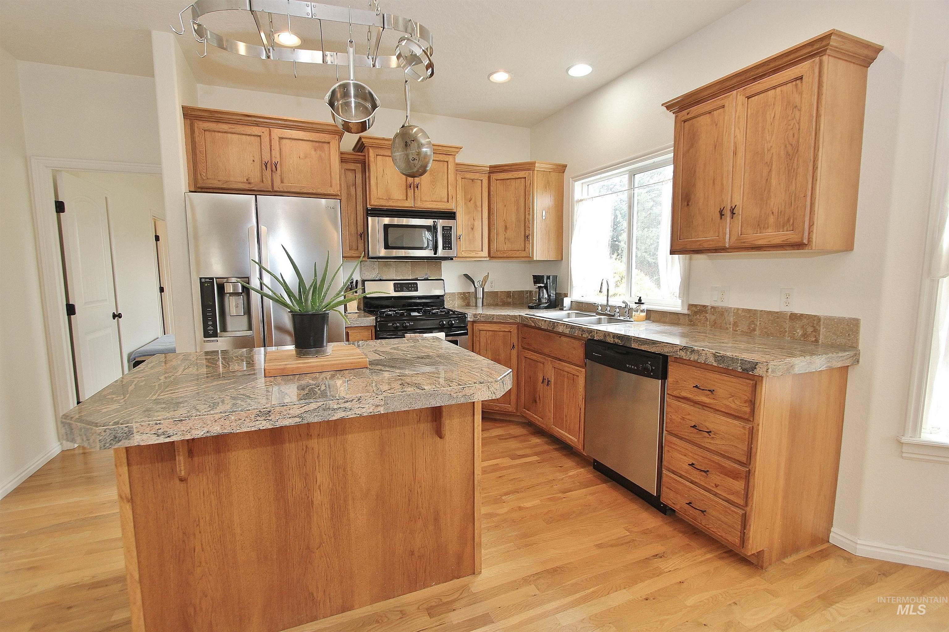 689 Triumph Dr, Middleton, Idaho 83644, 3 Bedrooms, 2.5 Bathrooms, Residential For Sale, Price $444,900,MLS 98992349
