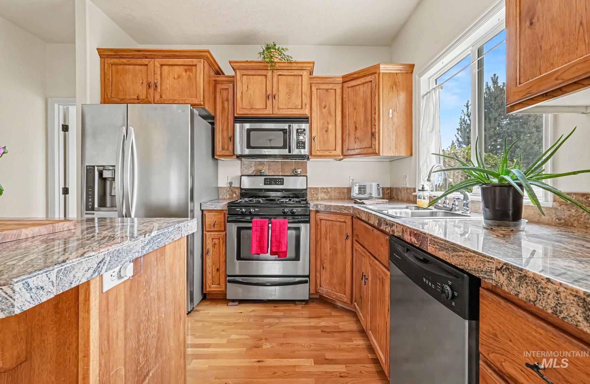 689 Triumph Dr, Middleton, Idaho 83644, 3 Bedrooms, 2.5 Bathrooms, Residential For Sale, Price $444,900, 98992349