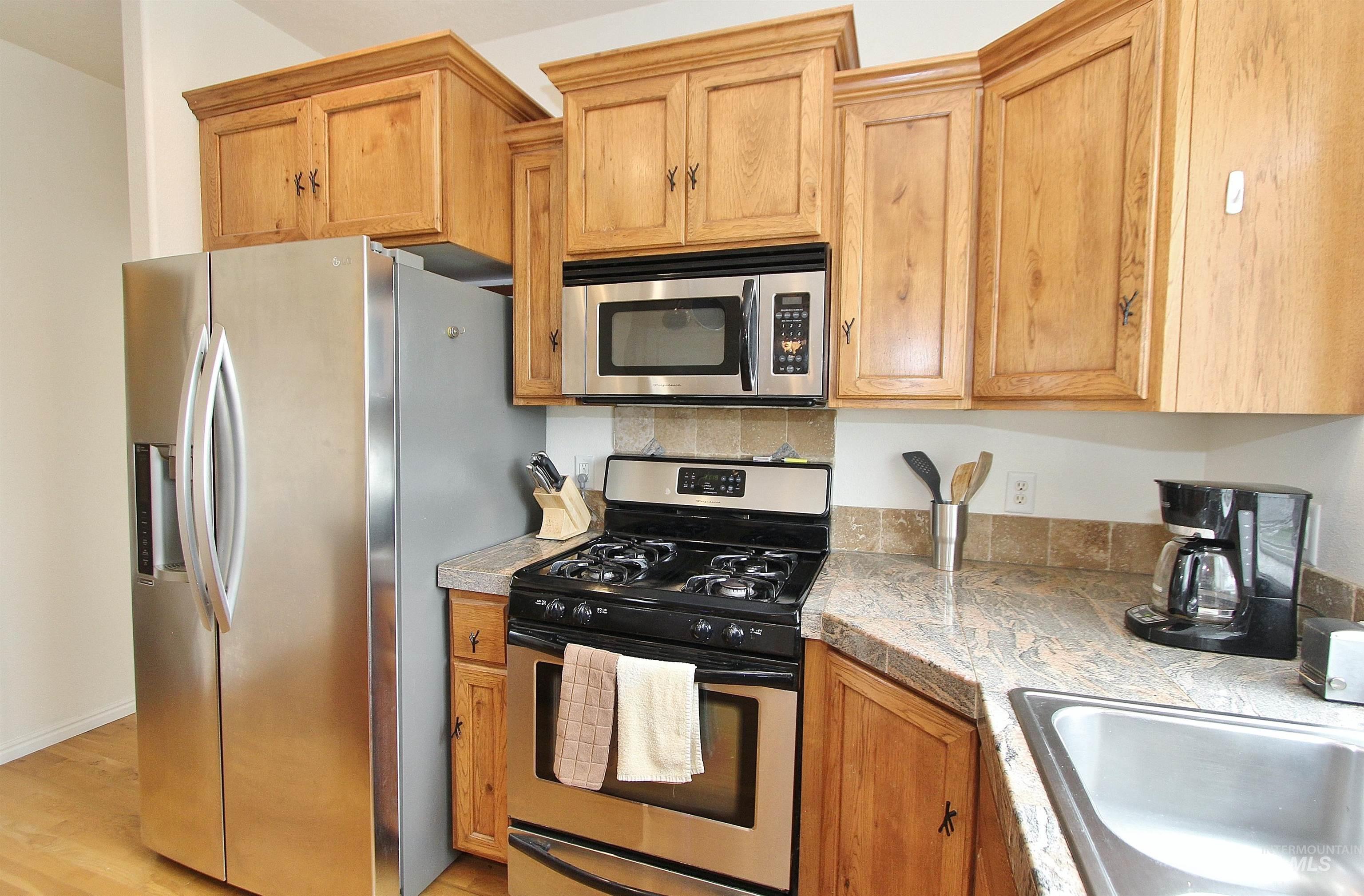 689 Triumph Dr, Middleton, Idaho 83644, 3 Bedrooms, 2.5 Bathrooms, Residential For Sale, Price $444,900,MLS 98992349